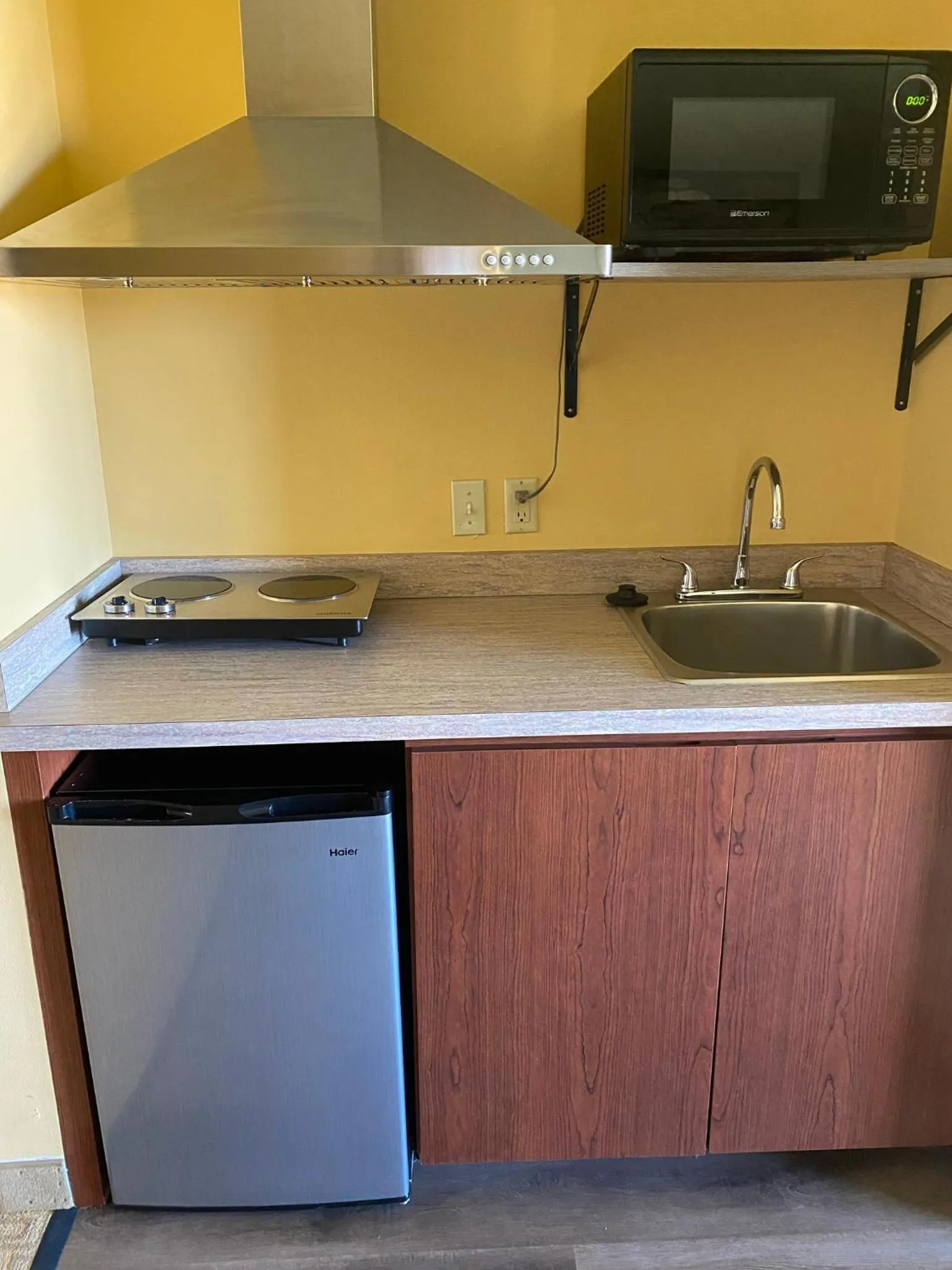 Super 8 by Wyndham Jackson MN