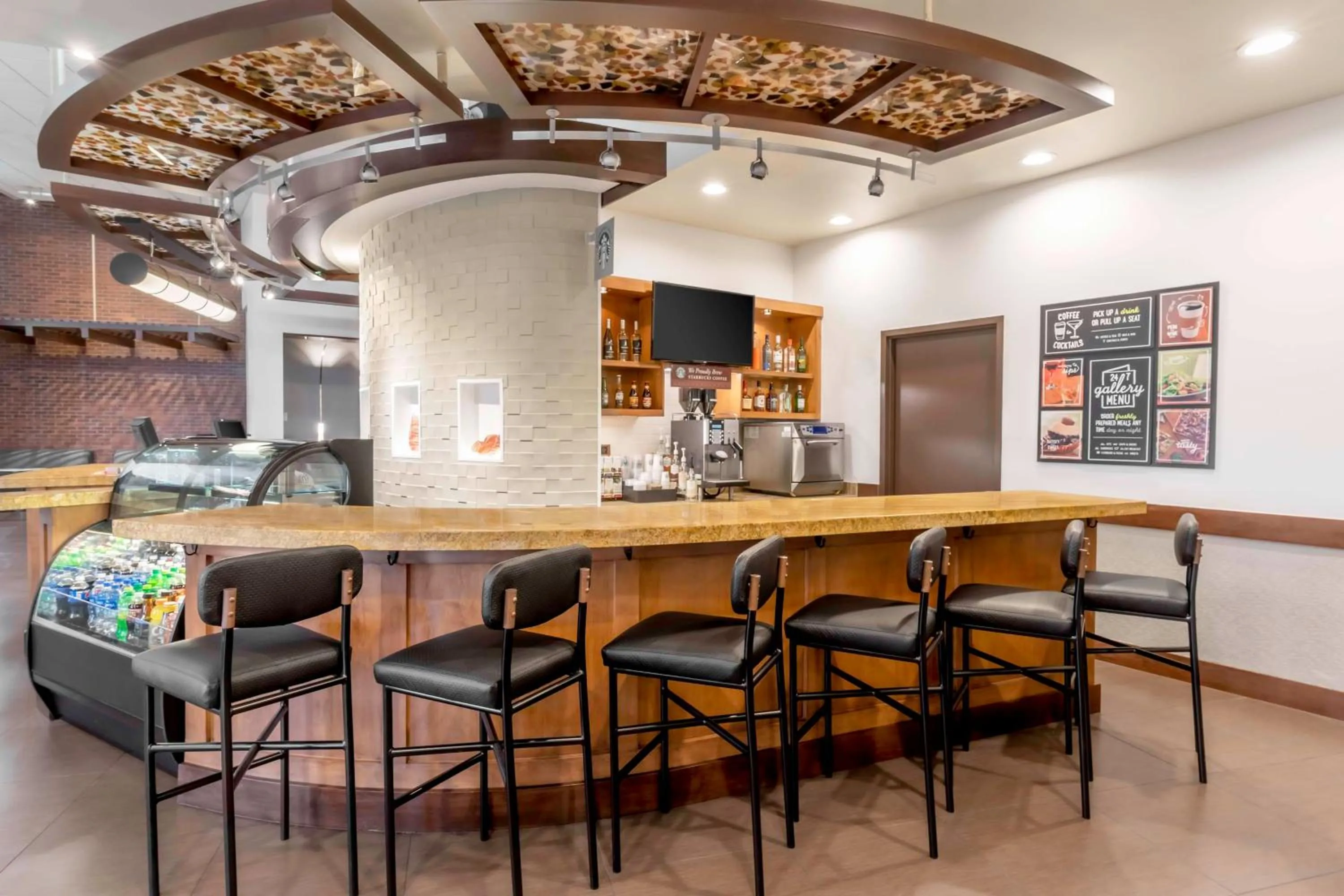 Lounge or bar in Hyatt Place Salt Lake City Airport