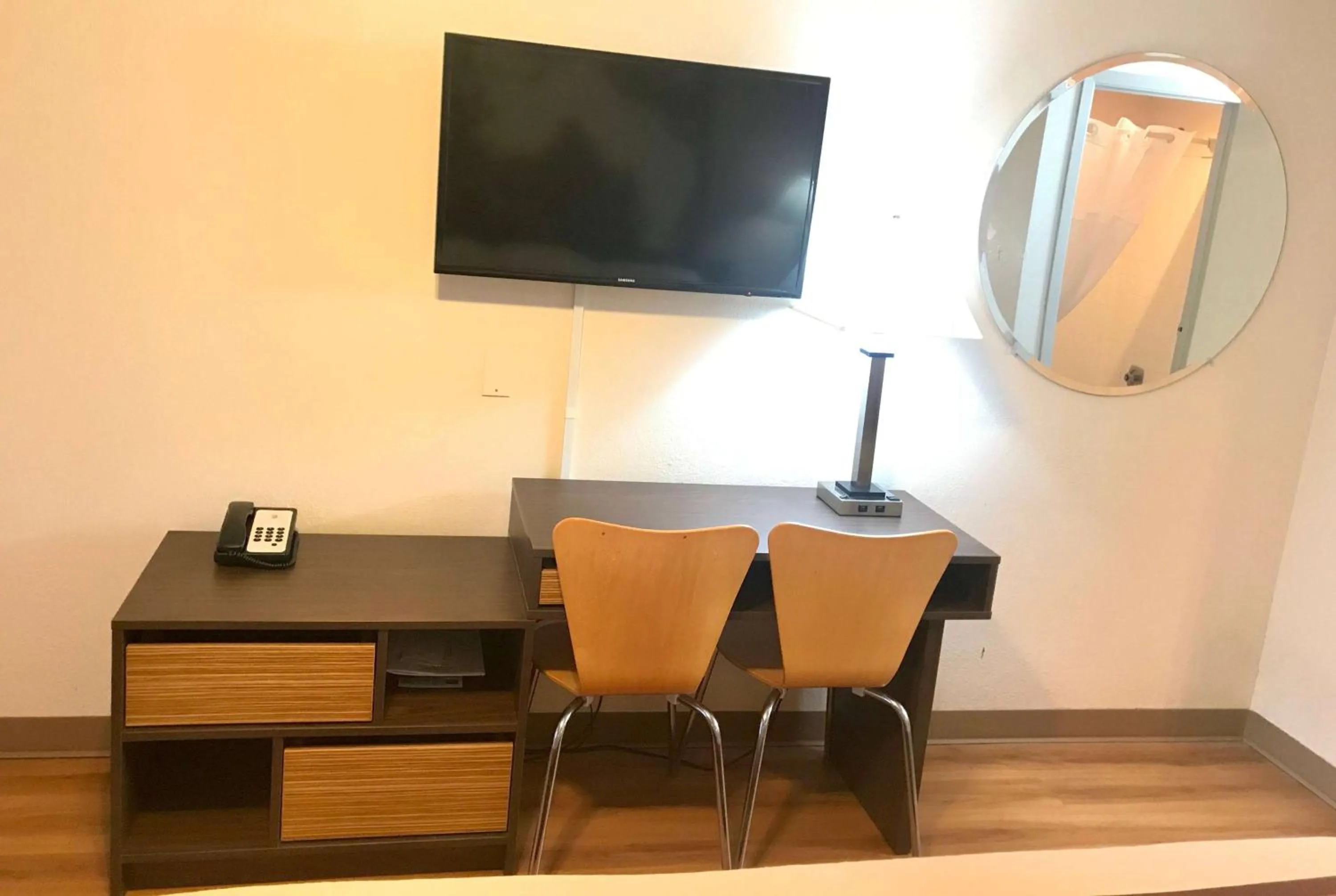 Photo of the whole room in Super 8 by Wyndham Evanston