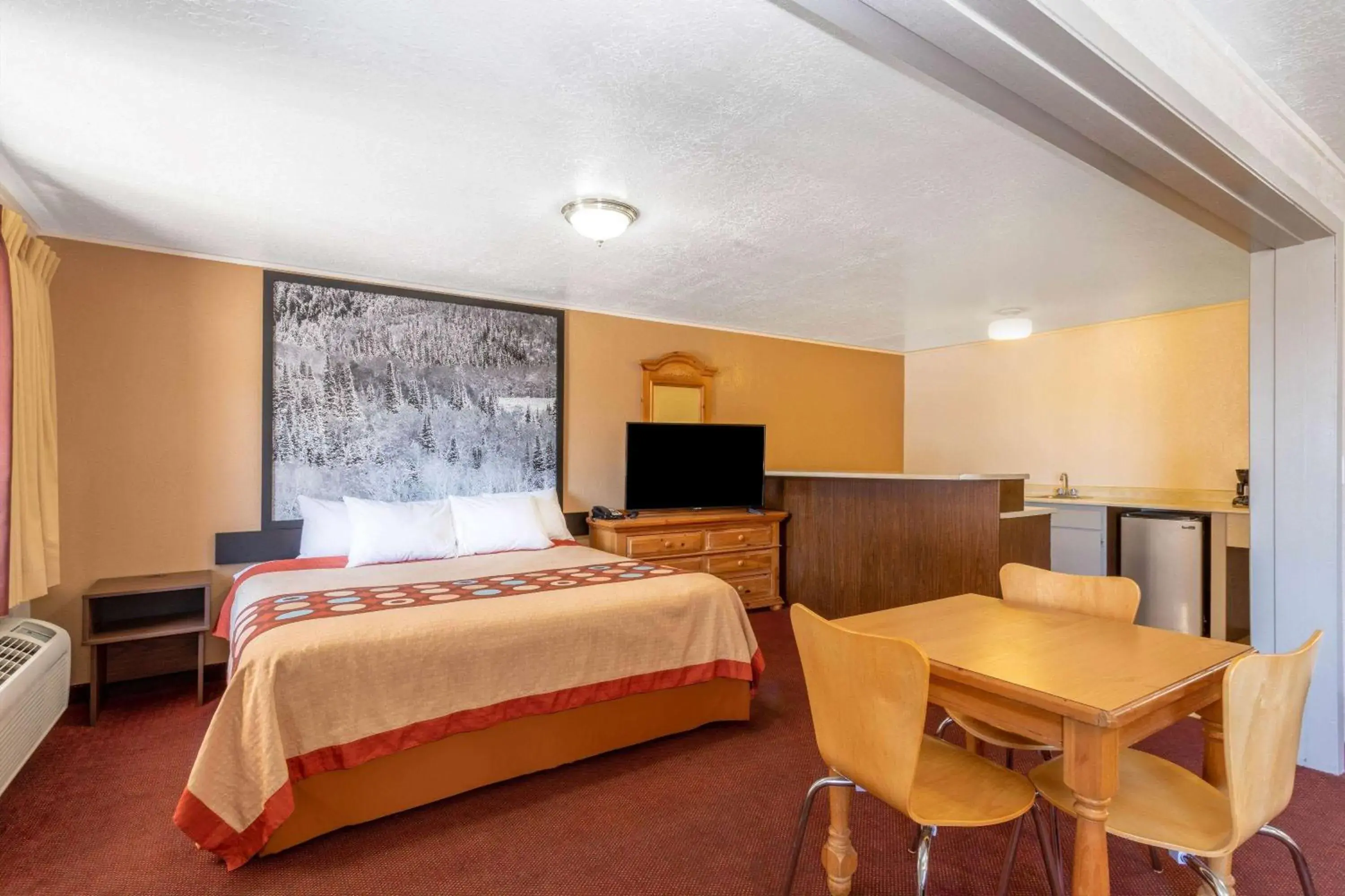 1 King Bed, 2 Queen Bed, Family Suite, Non-Smoking in Super 8 by Wyndham Evanston 1 King Bed, 2 Queen Bed, Family Suite, Non-Smoking in Super 8 by Wyndham Evanston