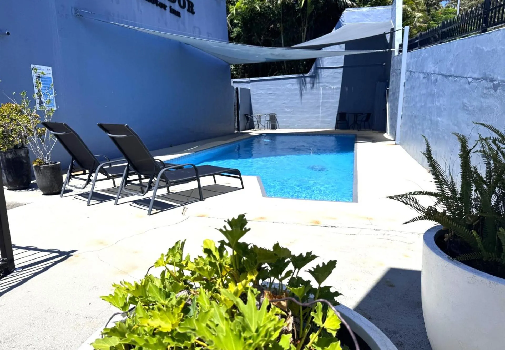 Swimming pool in Matador Motor Inn