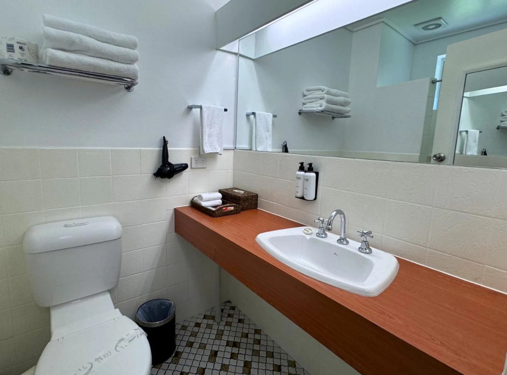 Bathroom in Matador Motor Inn