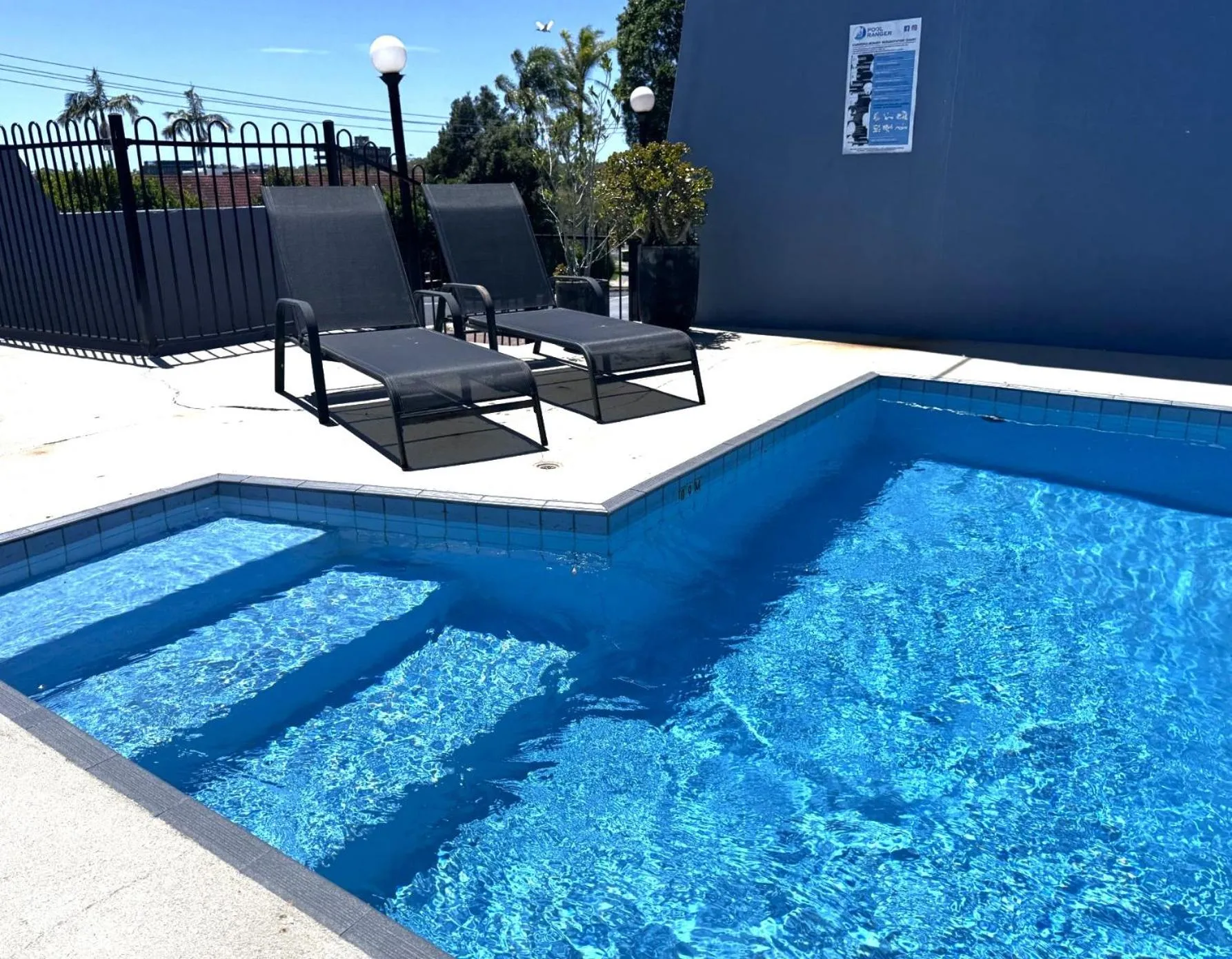 Swimming pool in Matador Motor Inn