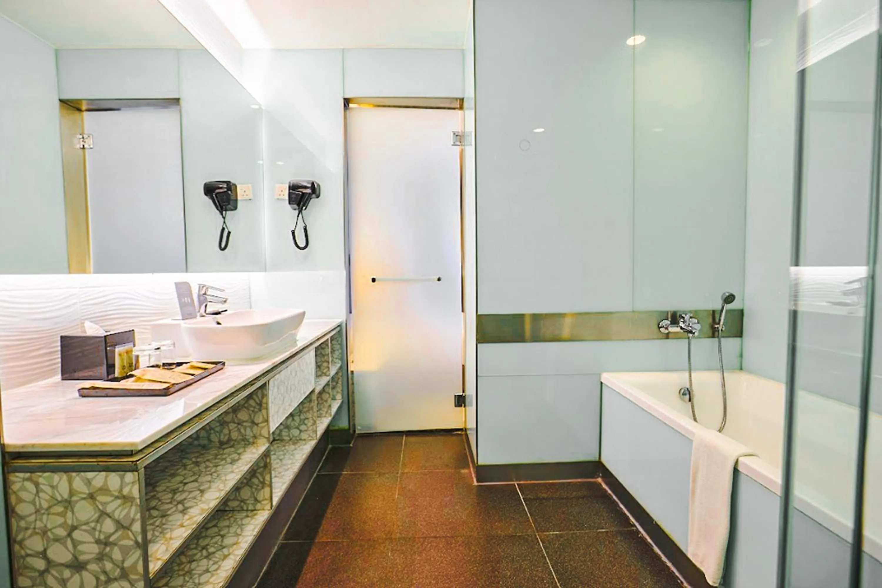 Shower in Vivatel Kuala Lumpur
