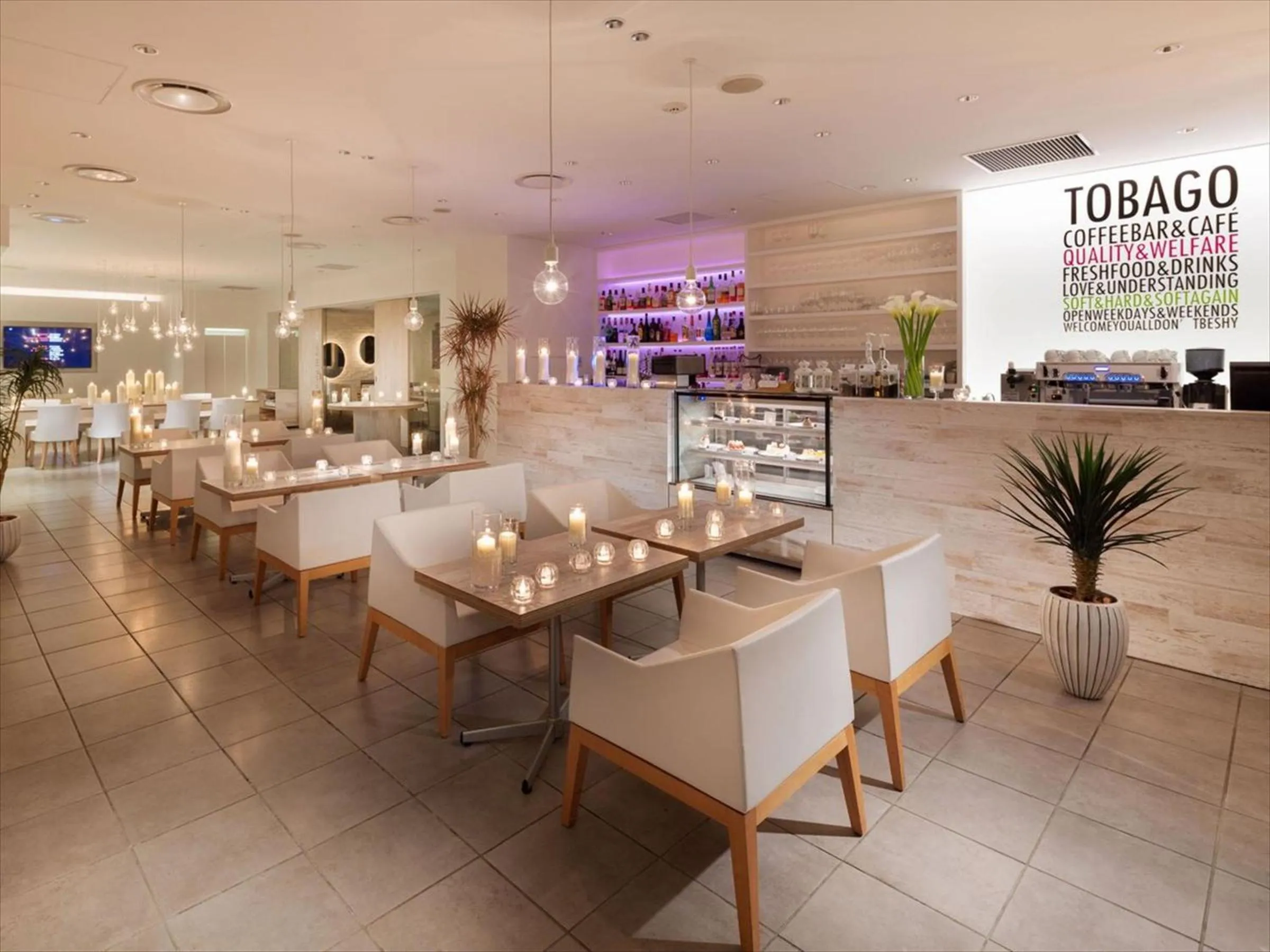 Restaurant/places to eat in Hotel Plumm