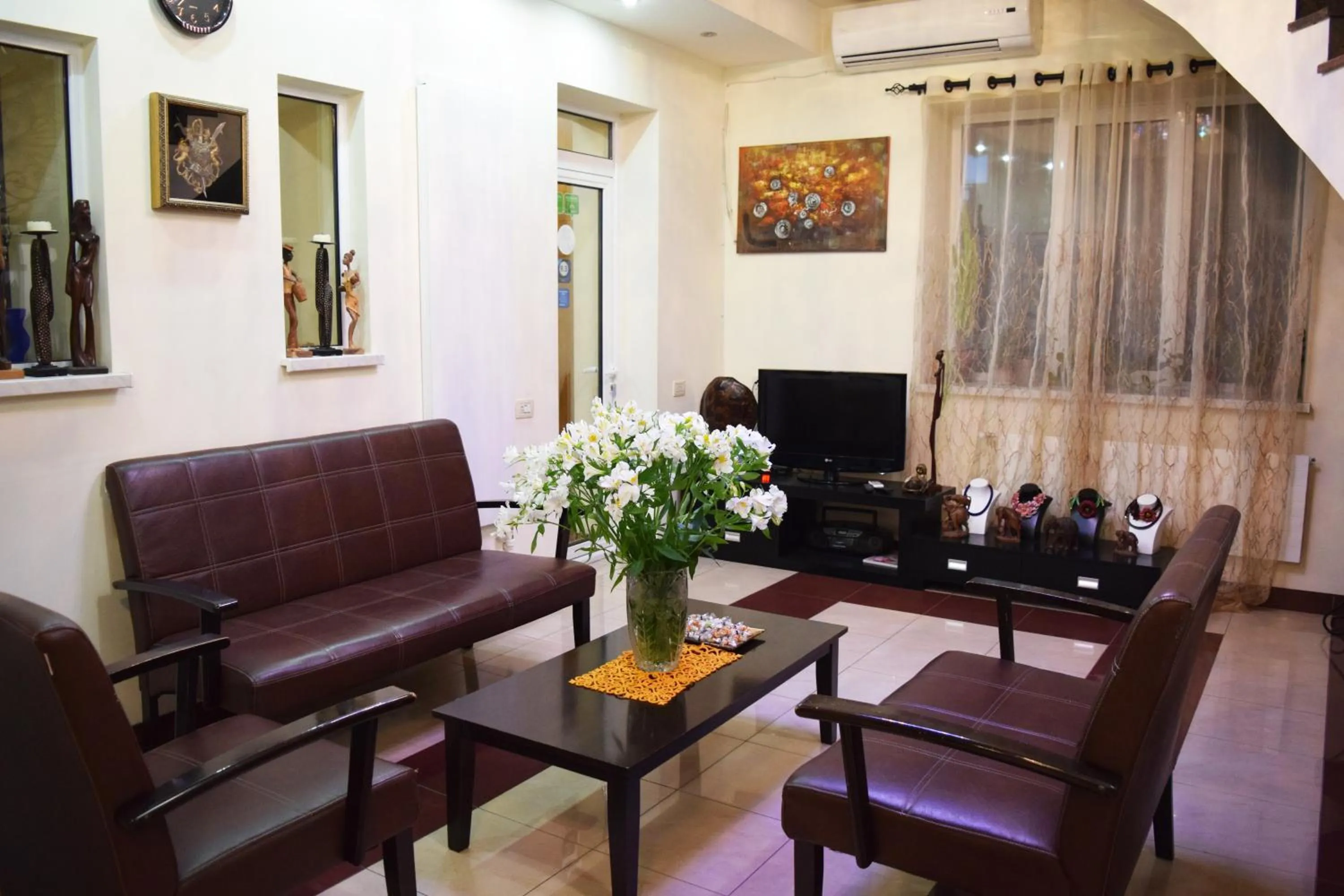 Communal lounge/ TV room in Hotel Grig