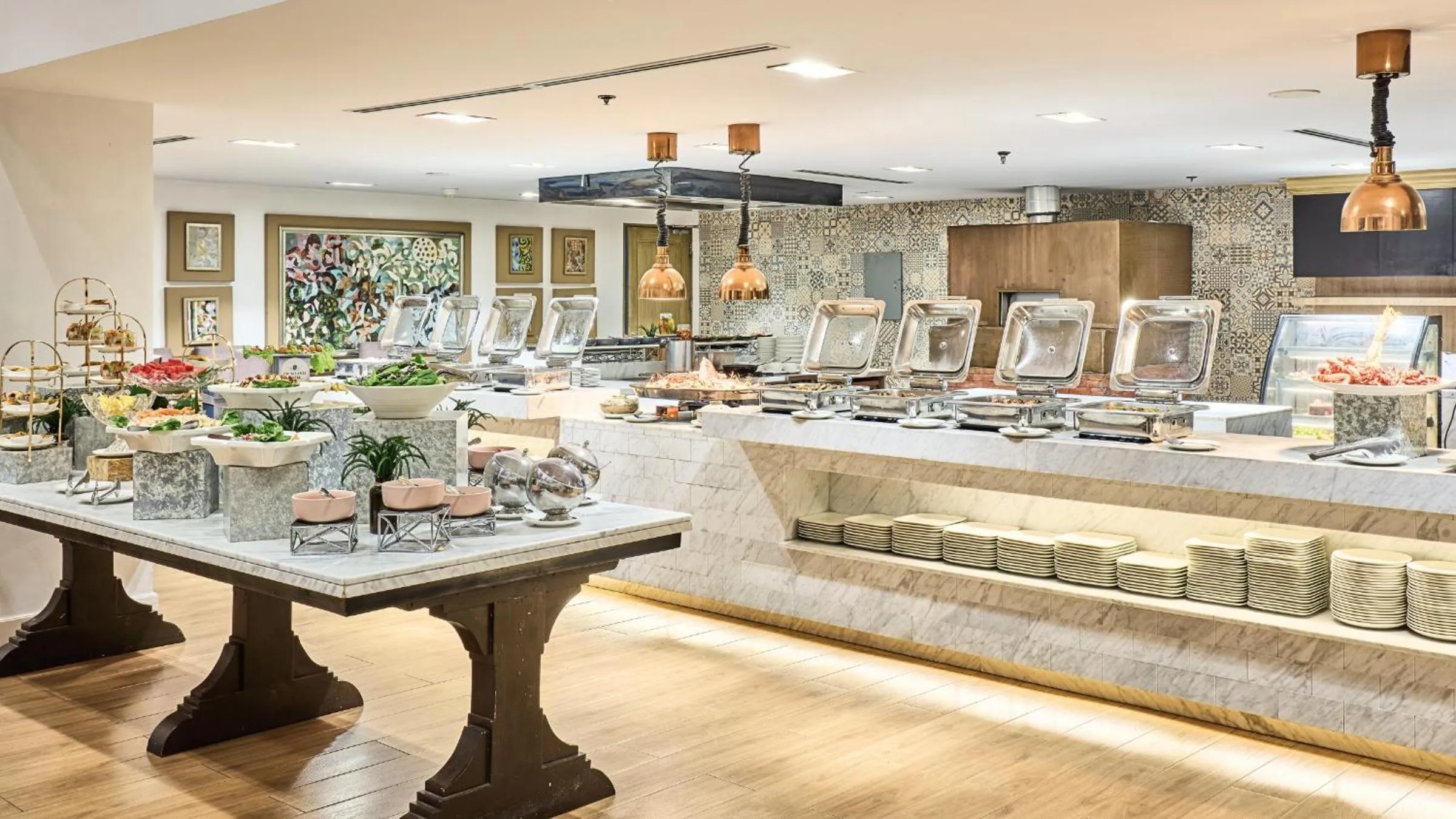 Restaurant/places to eat in Twin Lakes Hotel near Tagaytay