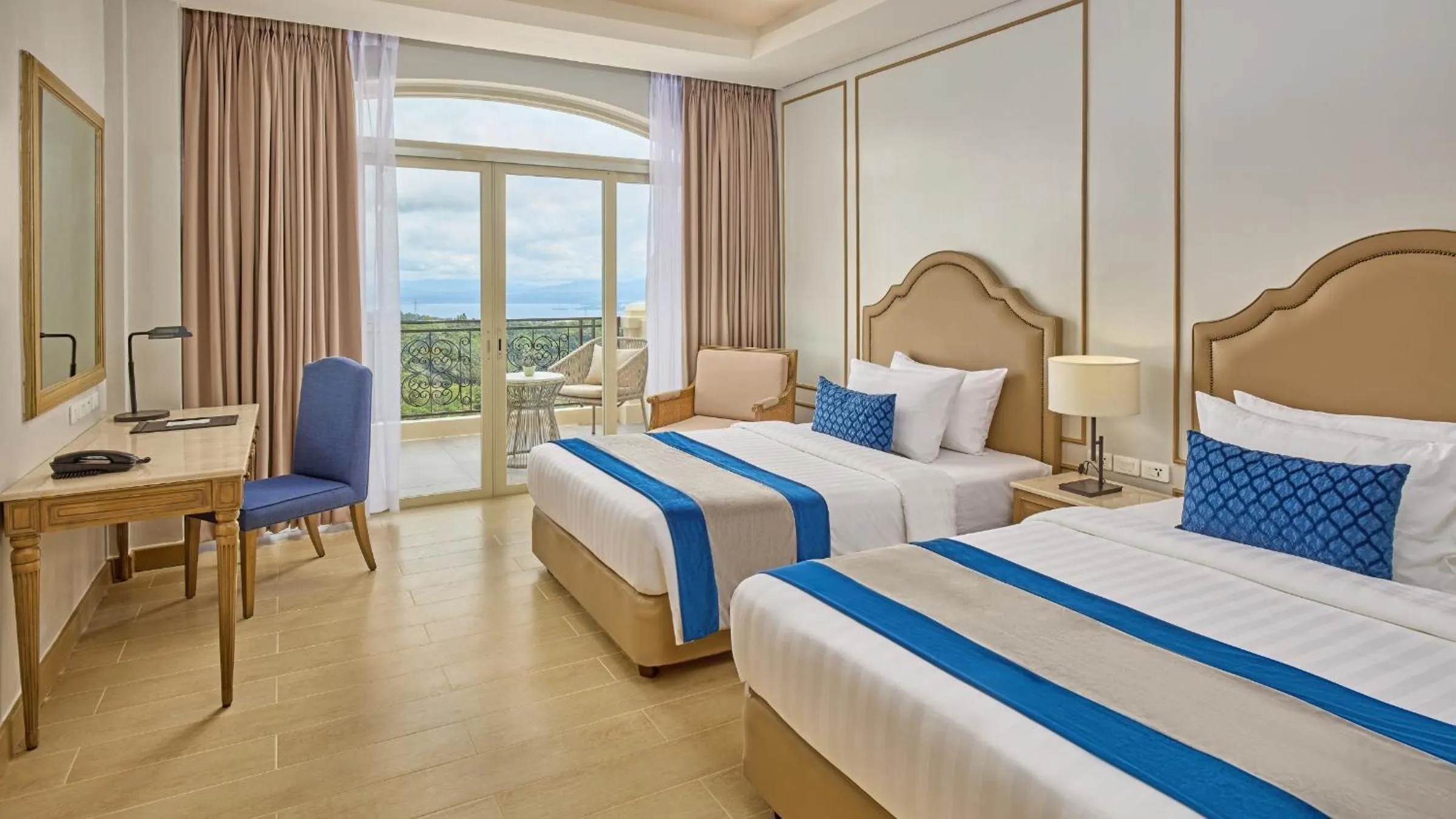 Bed in Twin Lakes Hotel near Tagaytay