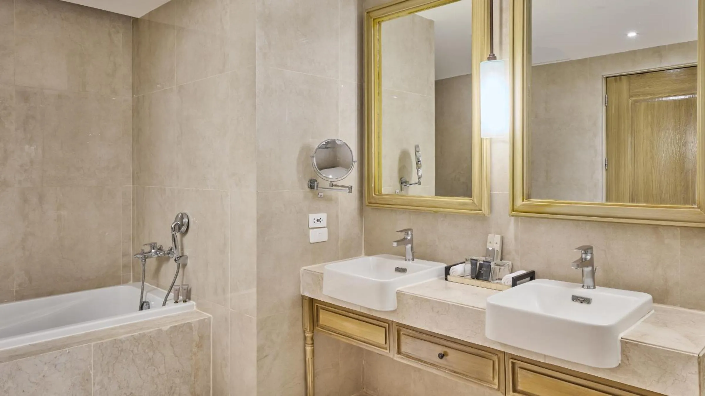 Bathroom in Twin Lakes Hotel near Tagaytay