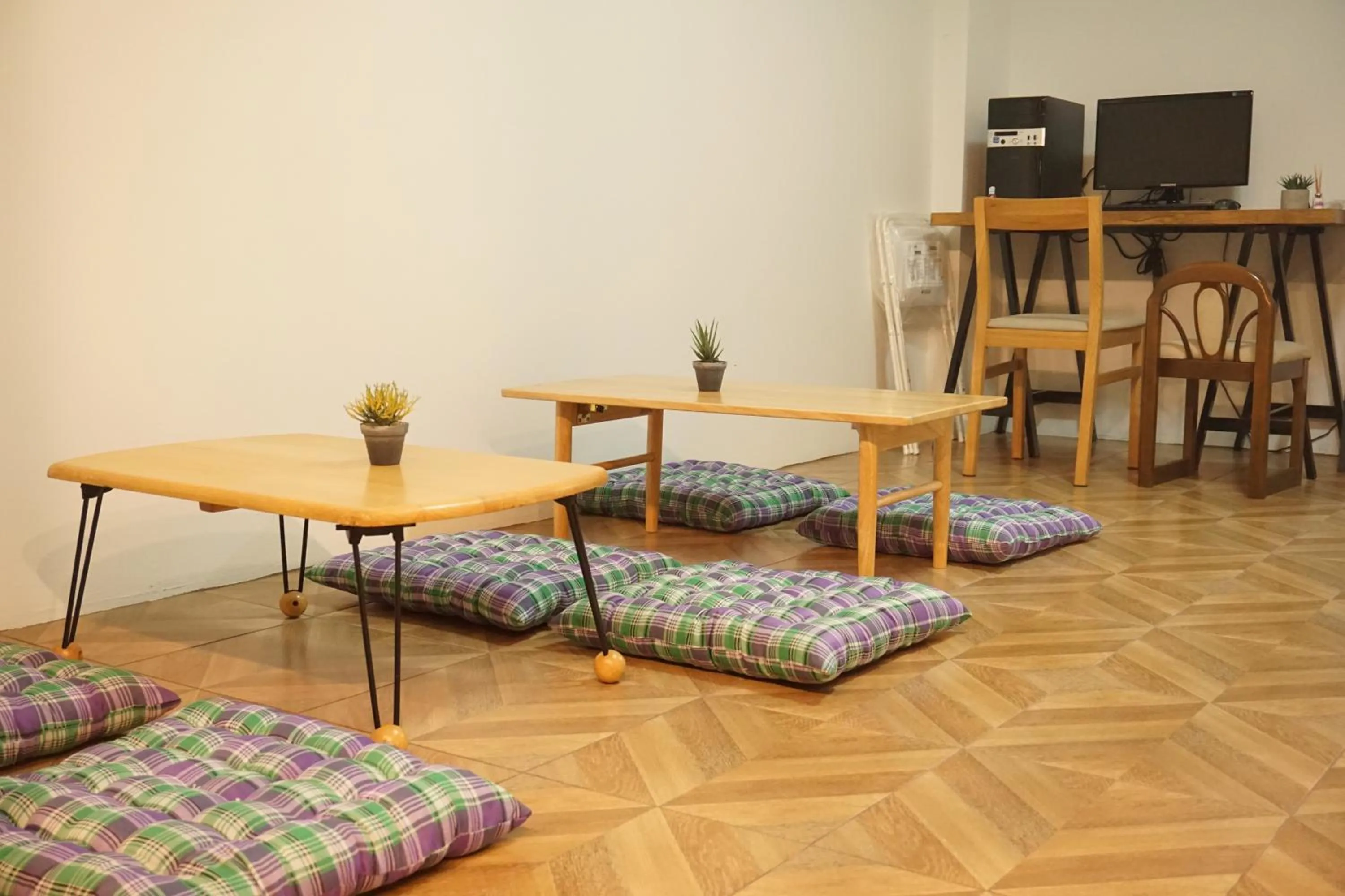 Seating area in Khoksametchun Hostel