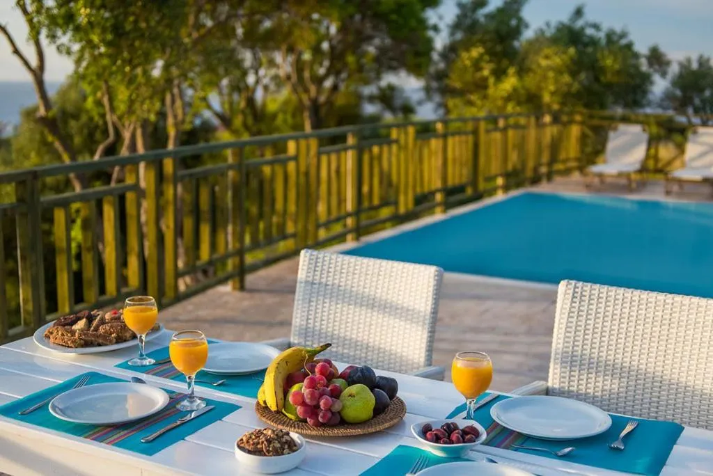 Swimming pool in Lofos Soilis