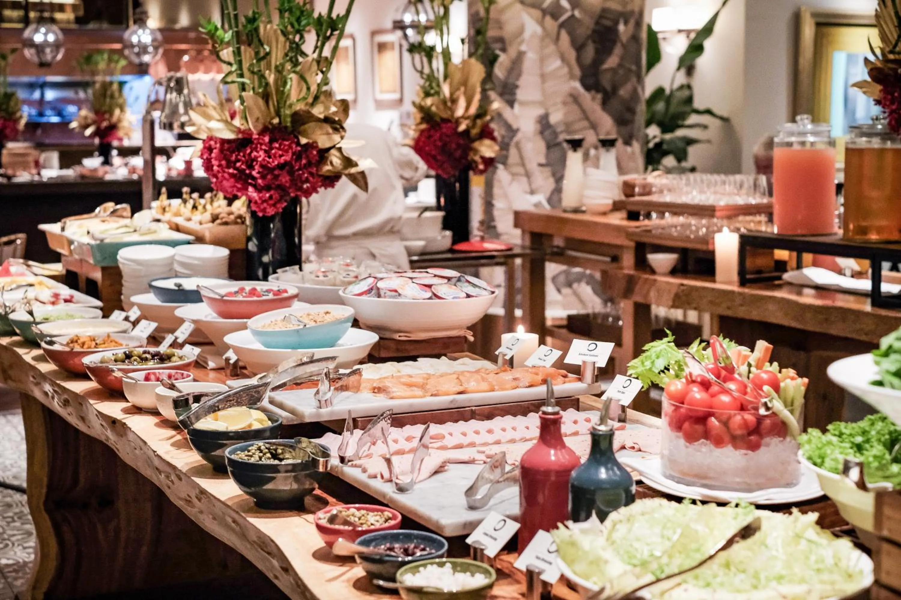 Restaurant/places to eat in Four Seasons Hotel Singapore