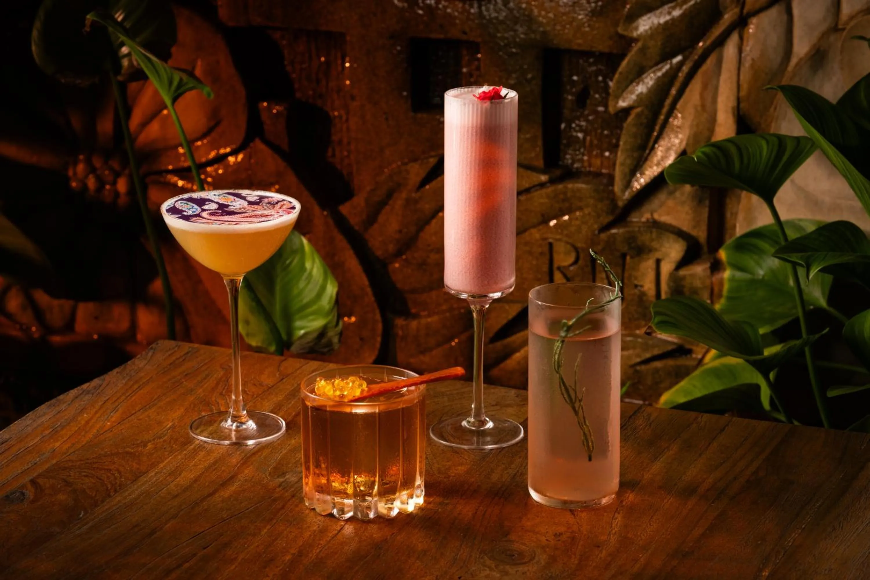 Lounge or bar in Four Seasons Hotel Singapore