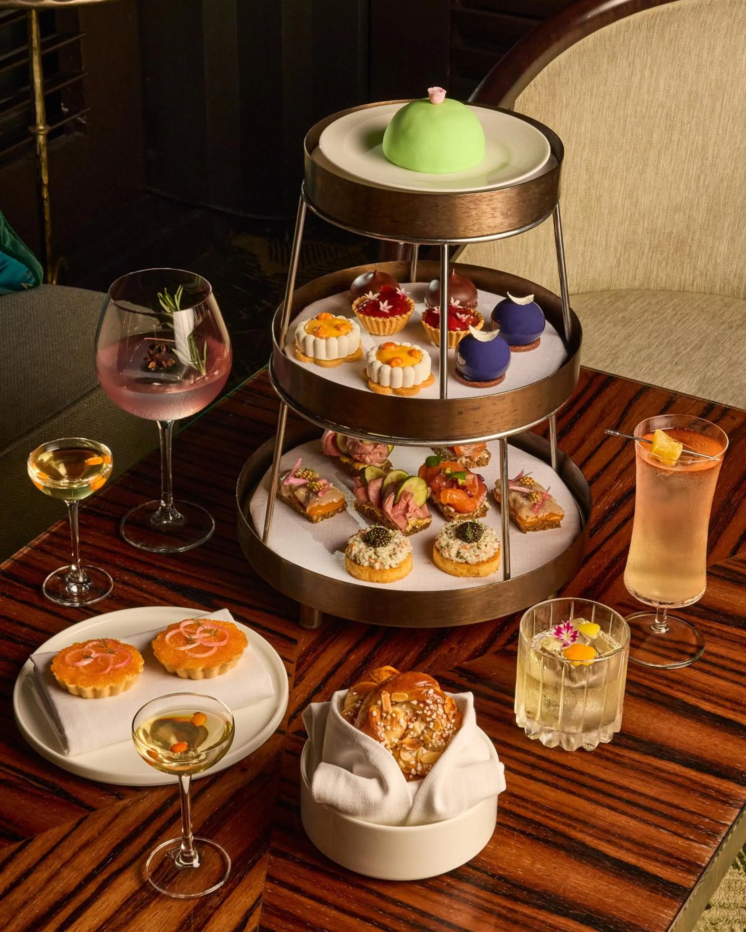 Restaurant/places to eat in Four Seasons Hotel Singapore