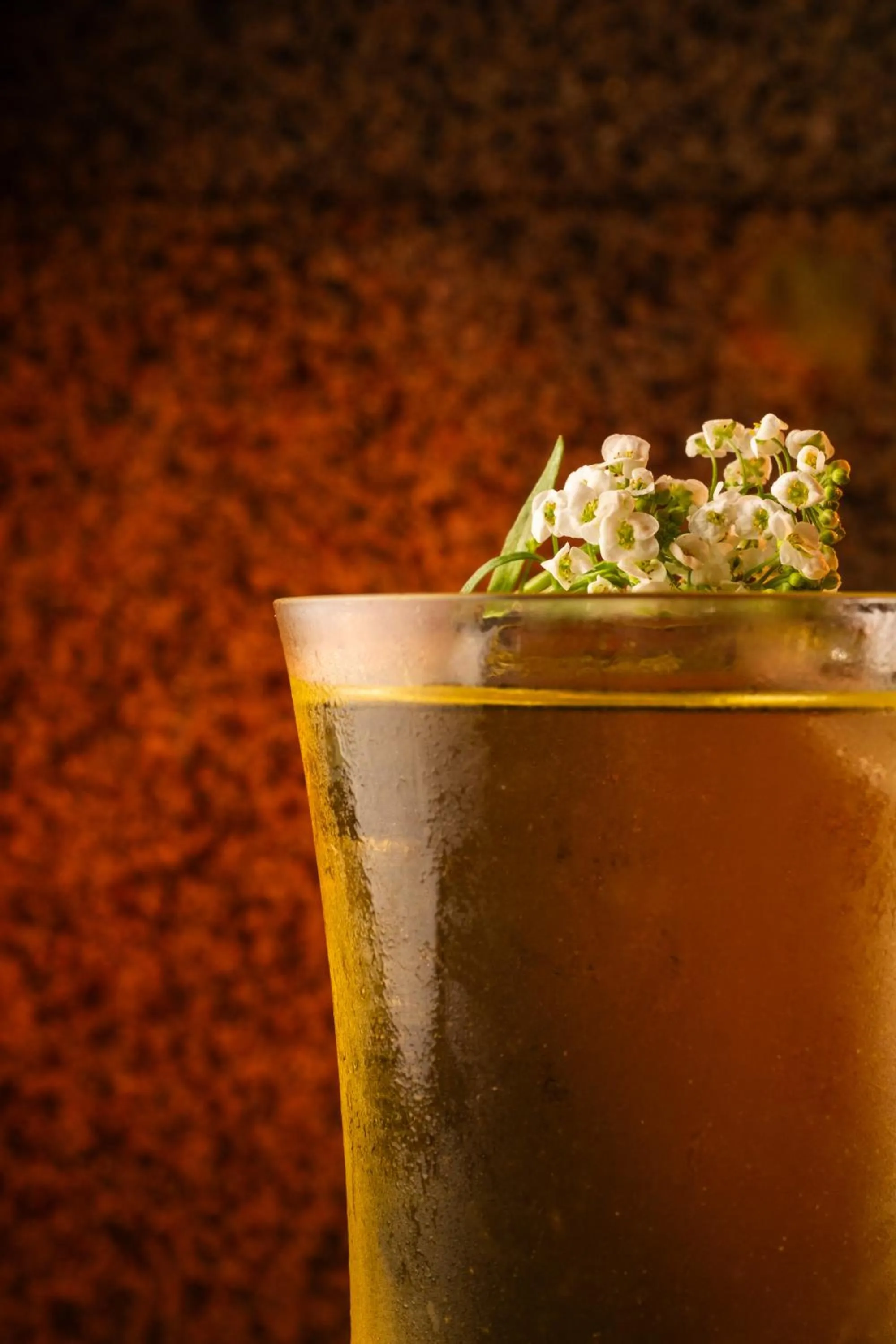 Lounge or bar in Four Seasons Hotel Singapore