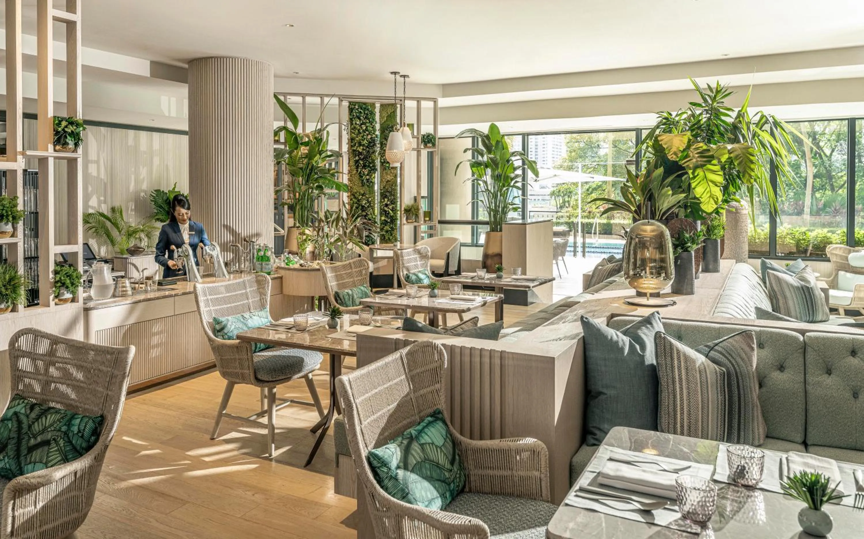 Restaurant/places to eat in Four Seasons Hotel Singapore