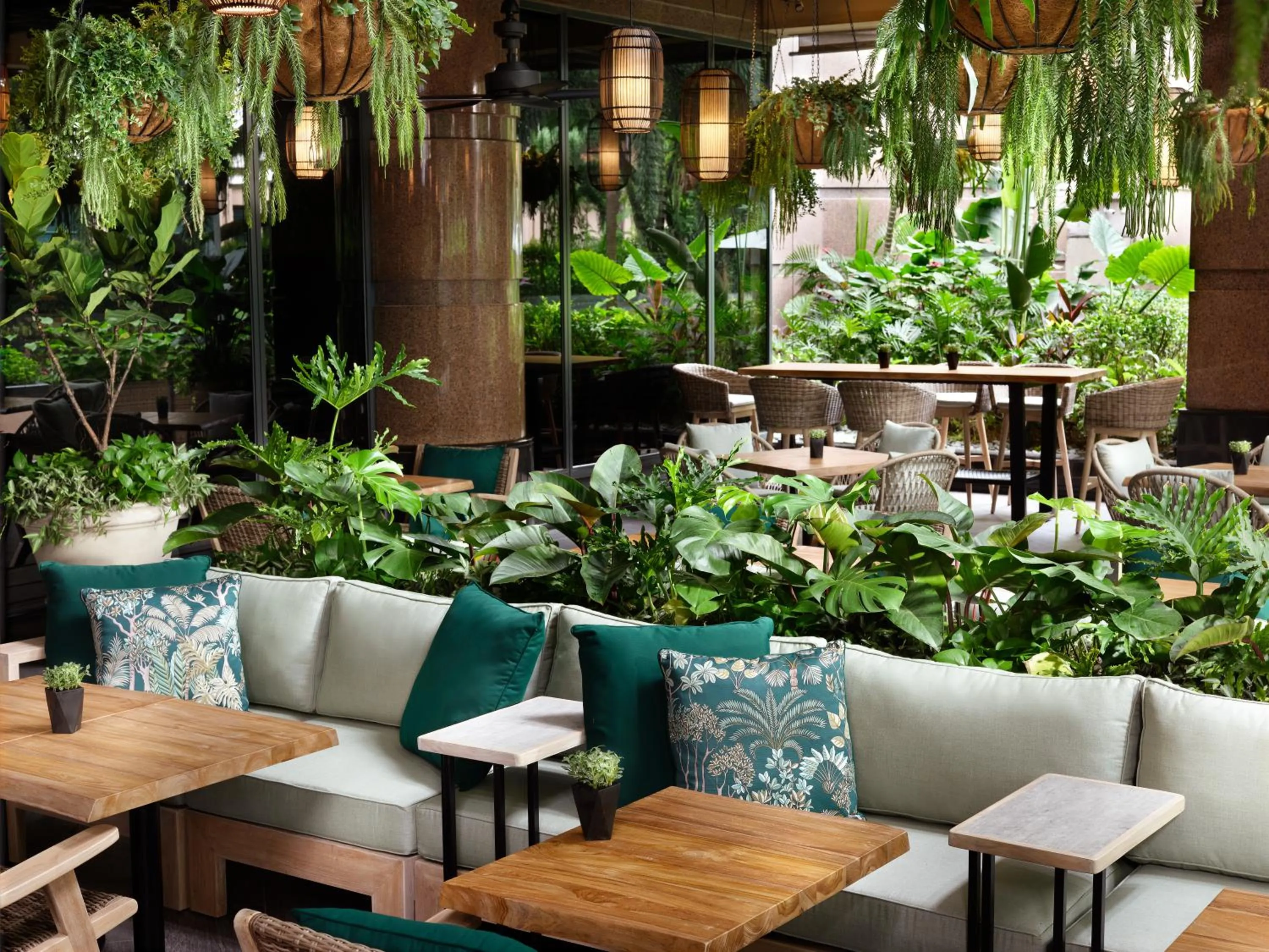 Restaurant/places to eat in Four Seasons Hotel Singapore