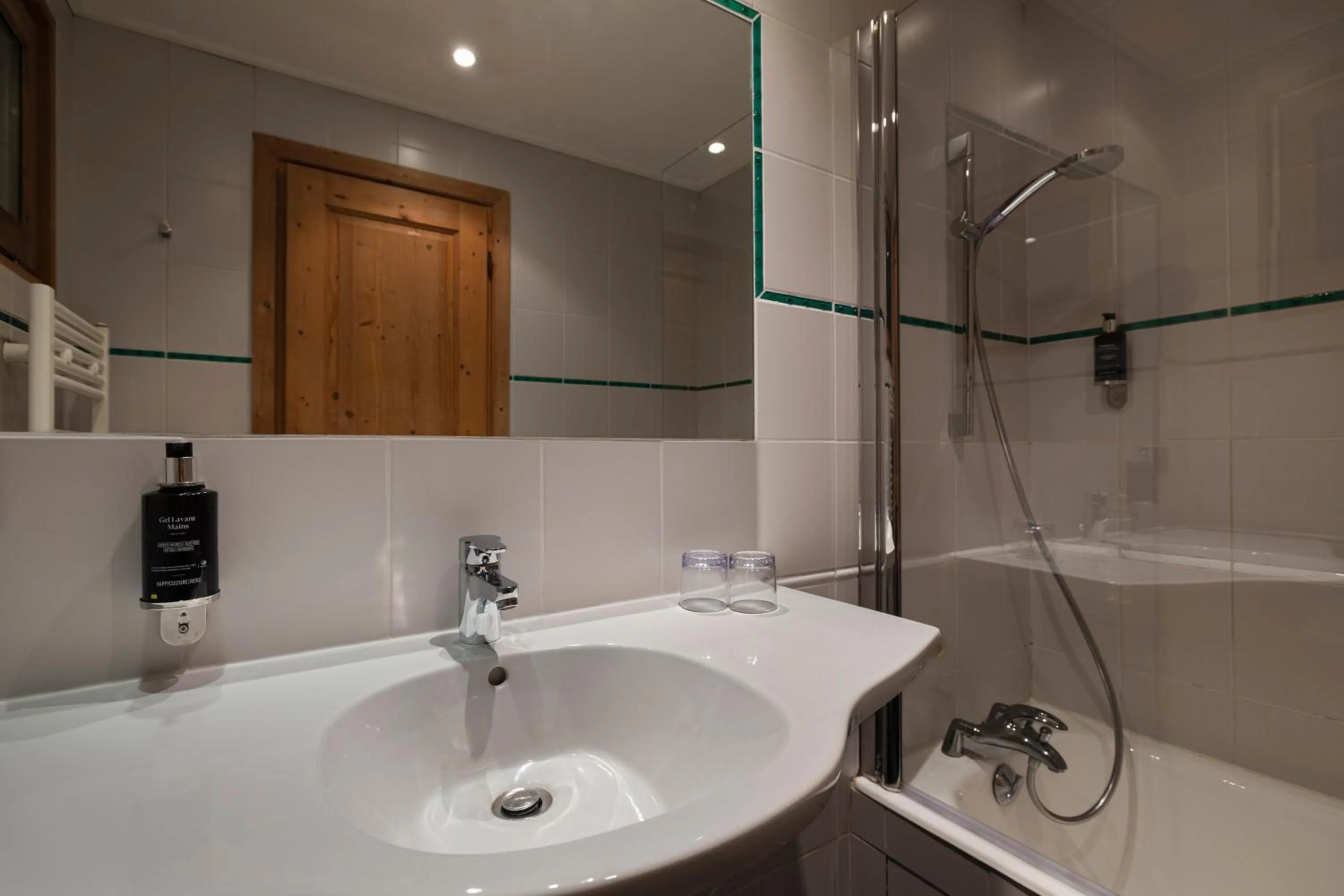 Bathroom in Hôtel de L'Arve by HappyCulture