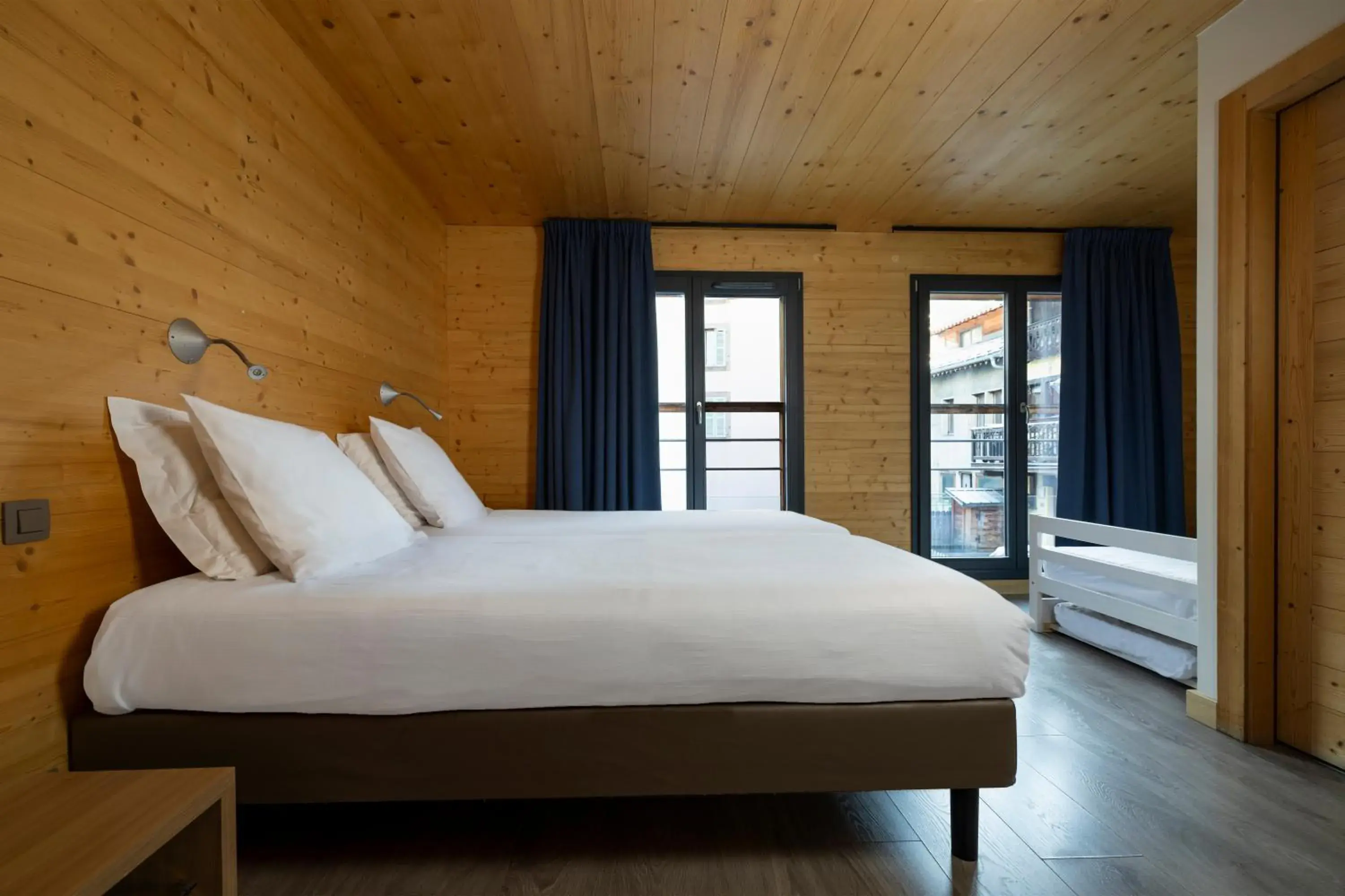 Three-Bedroom Apartment in Hôtel de L'Arve by HappyCulture Three-Bedroom Apartment in Hôtel de L'Arve by HappyCulture