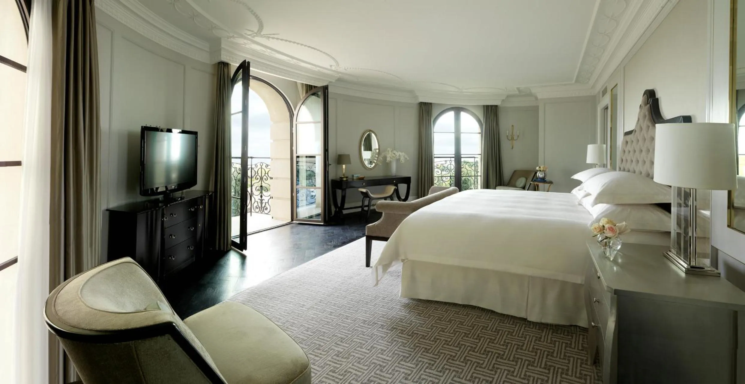Bed in Four Seasons Hotel Baku