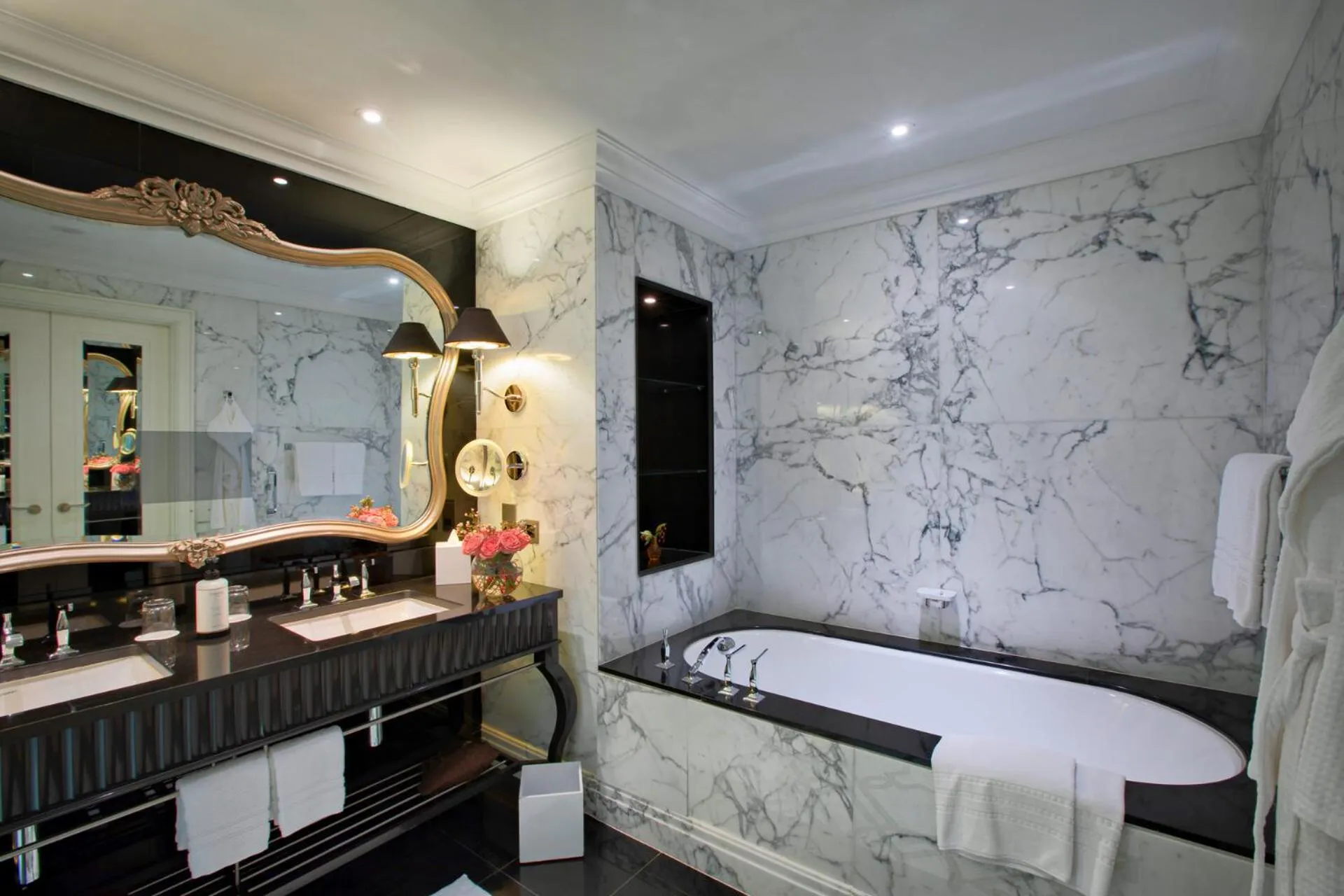 Bathroom, Bed in Four Seasons Hotel Baku