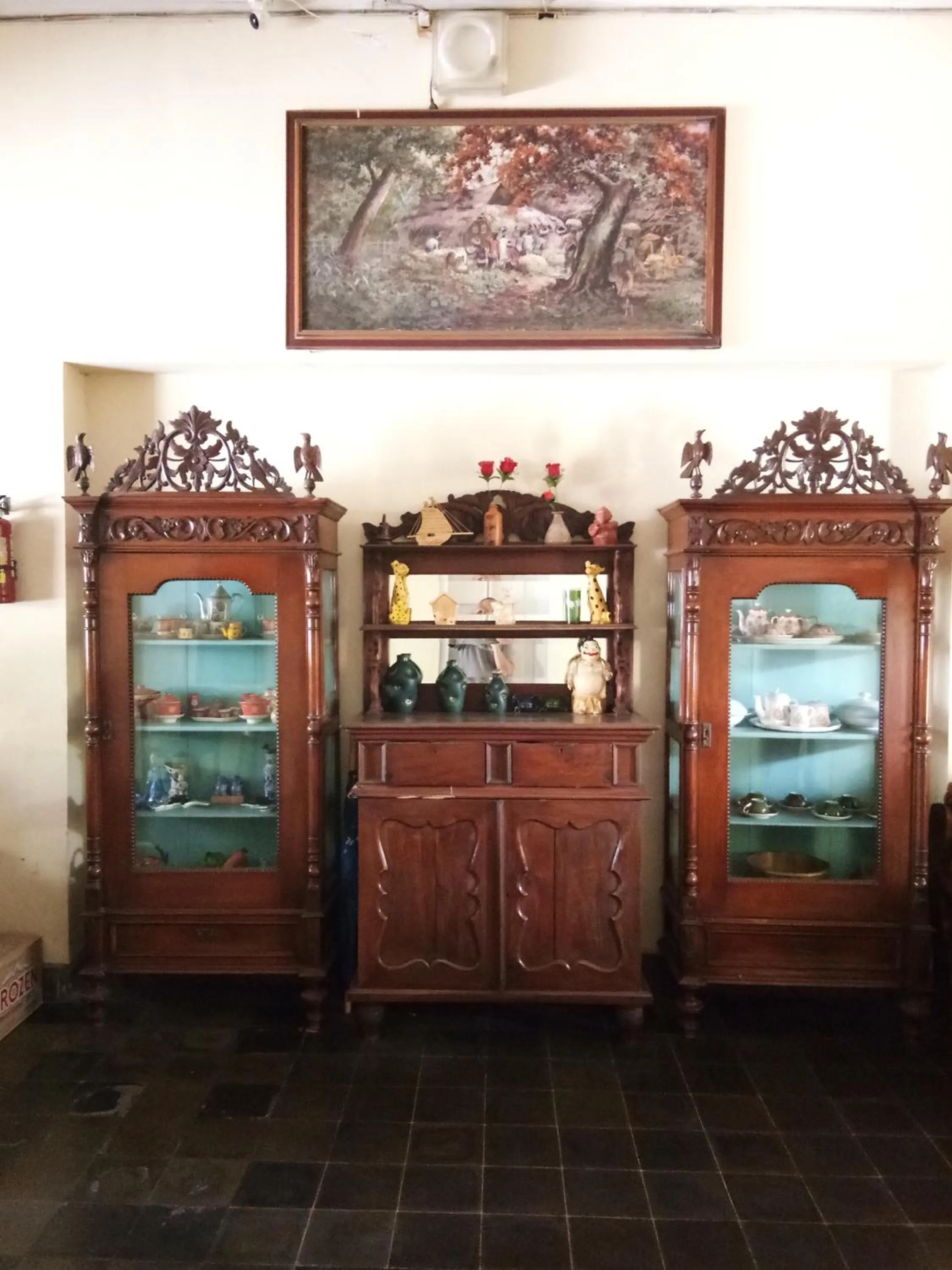 On-site shops in Prayogo Lama Family GH Prawirotaman