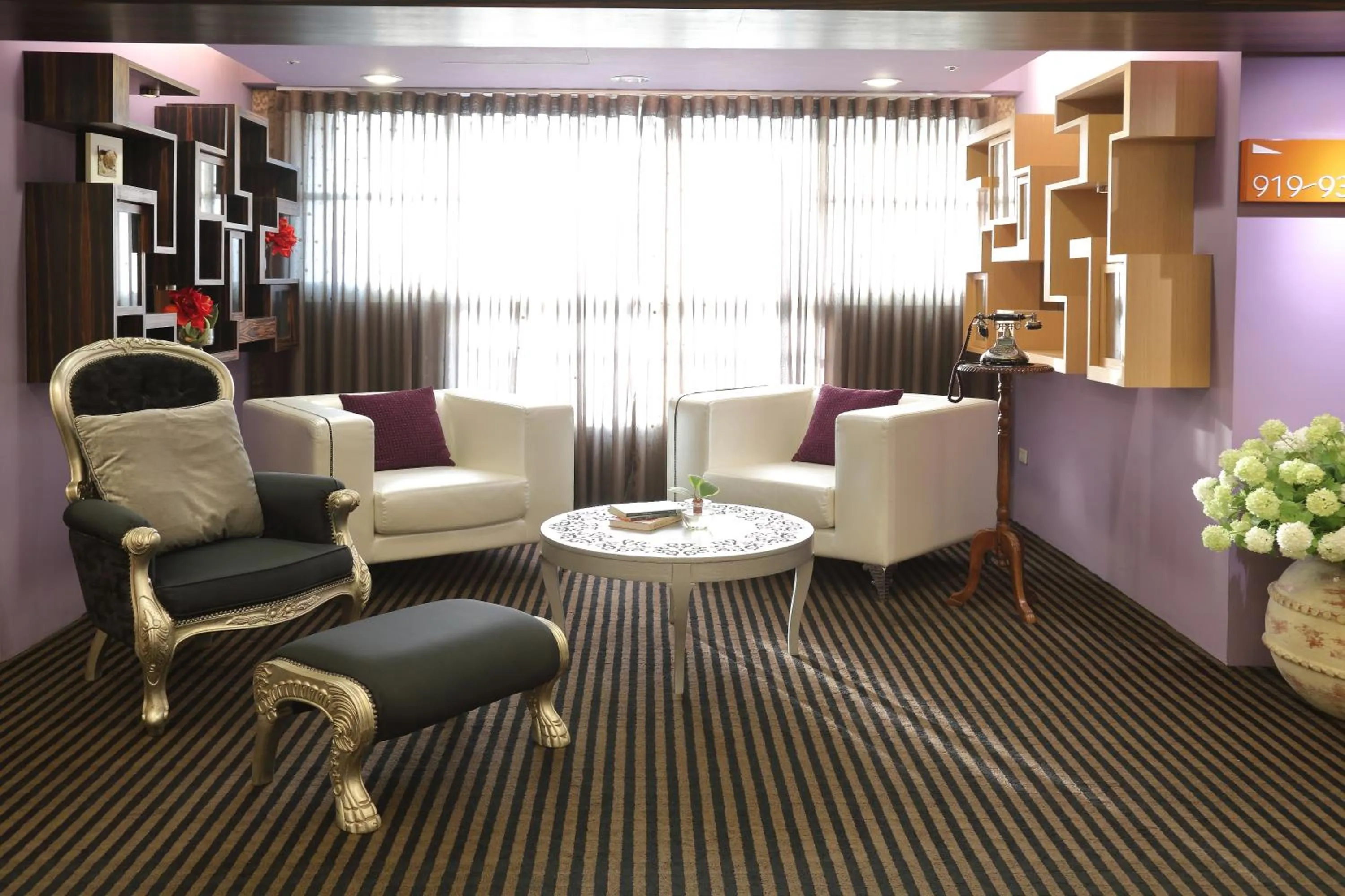 Lounge or bar in In One City Inn