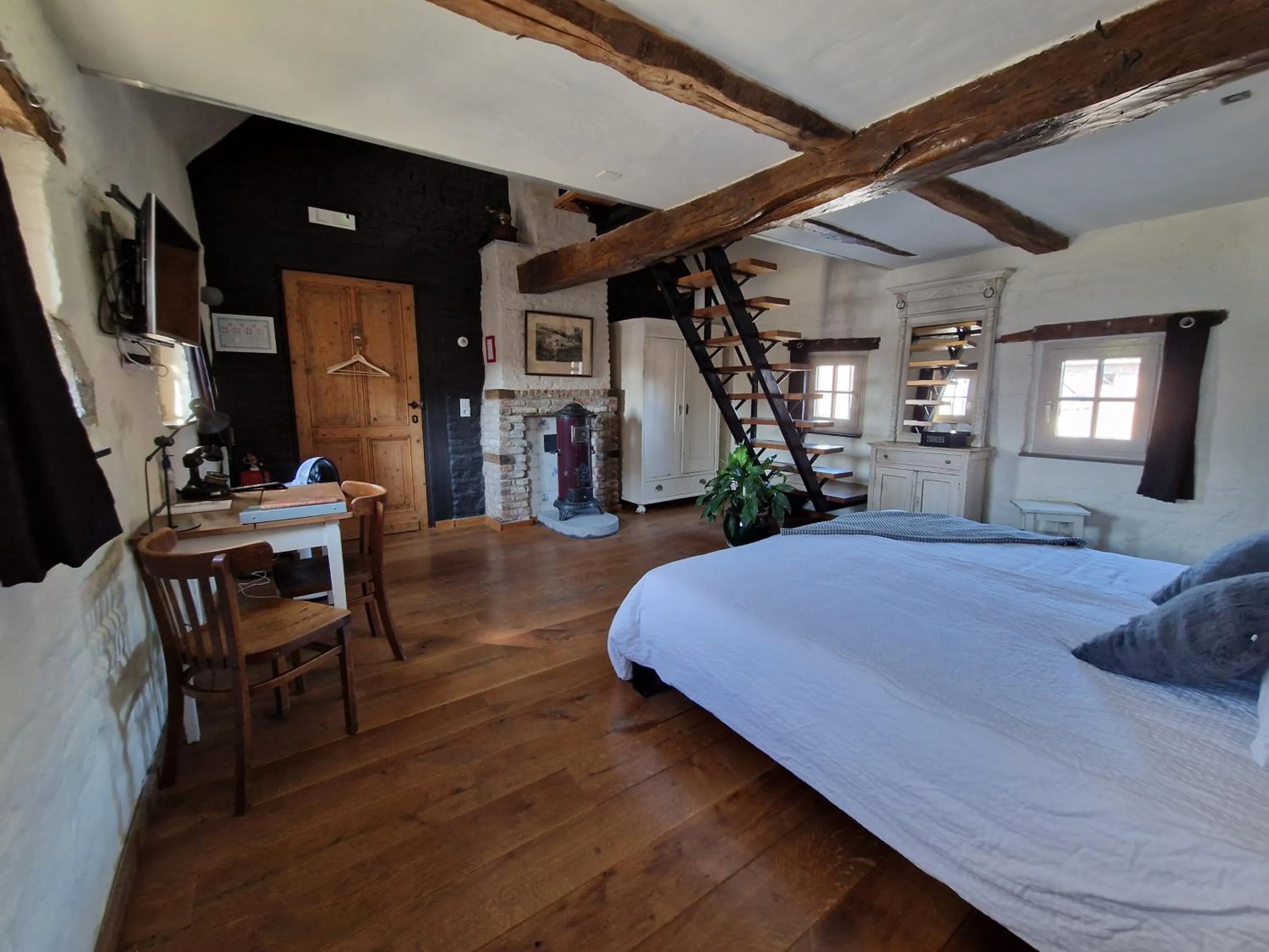 Bed in Een vleugje wellness in de Voerstreek - Bed & Brocante Onder de Poort