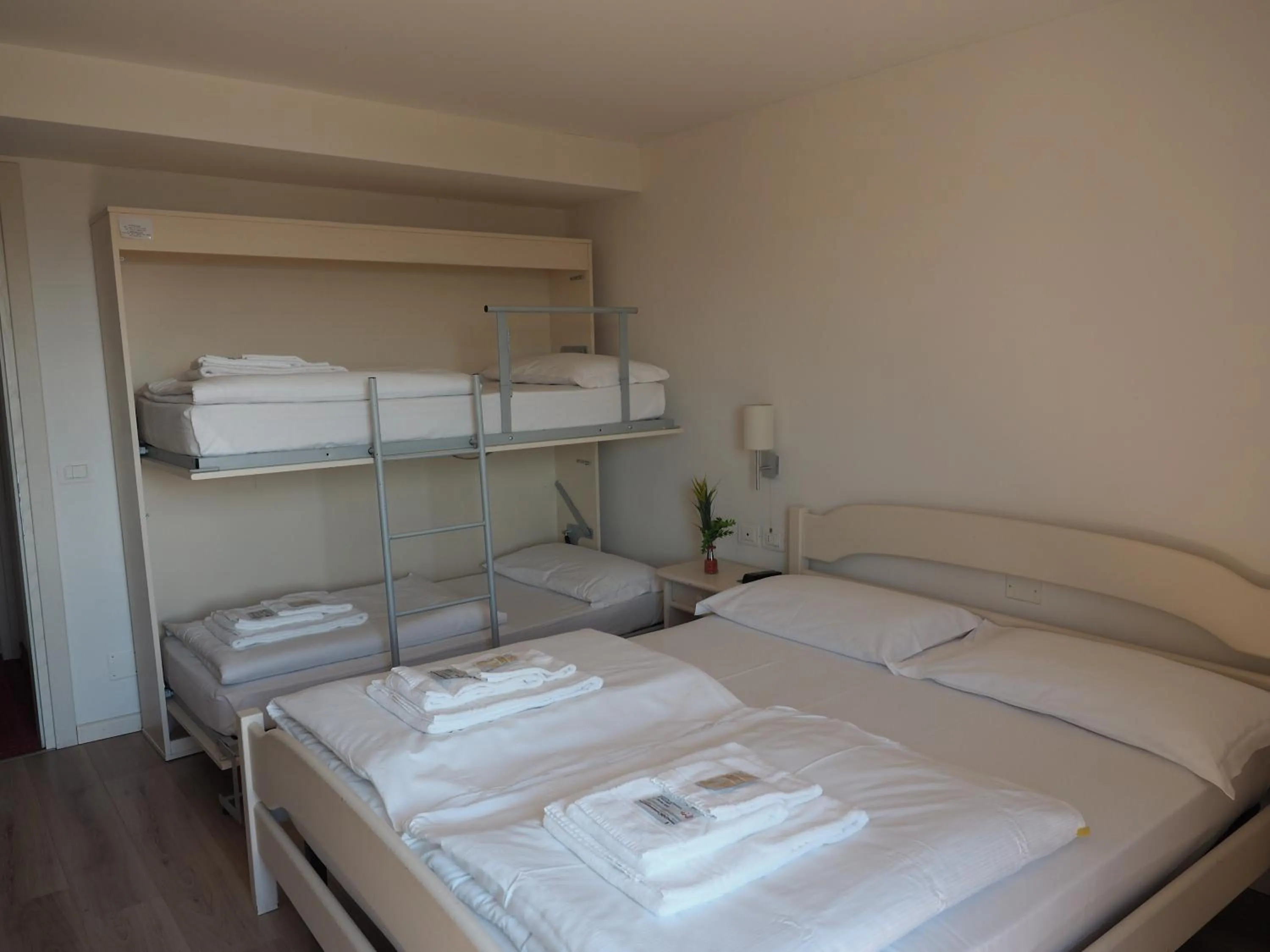 Bed in Hotel B&B Francolini