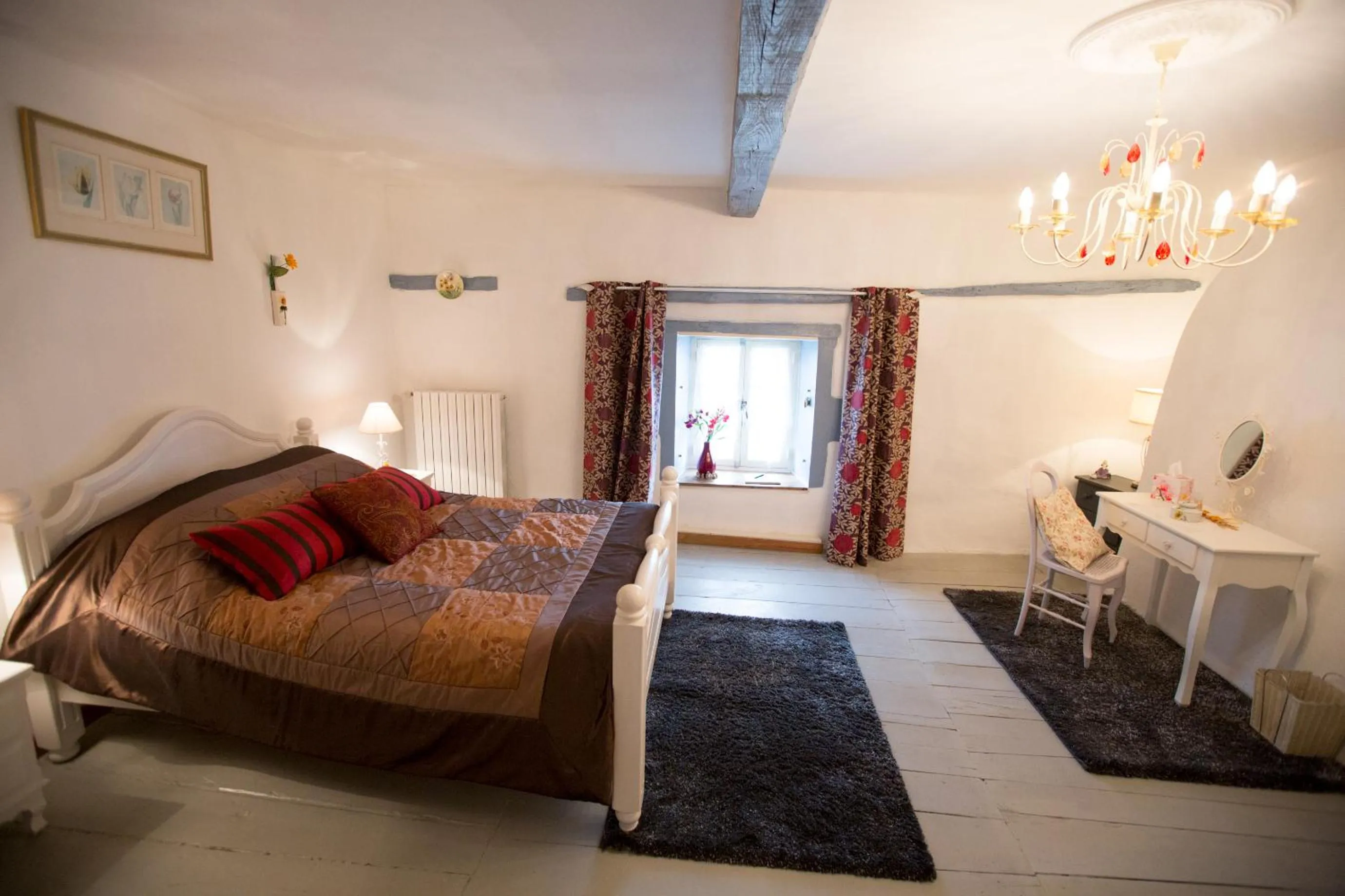 Bed in La Maison Des Fleurs