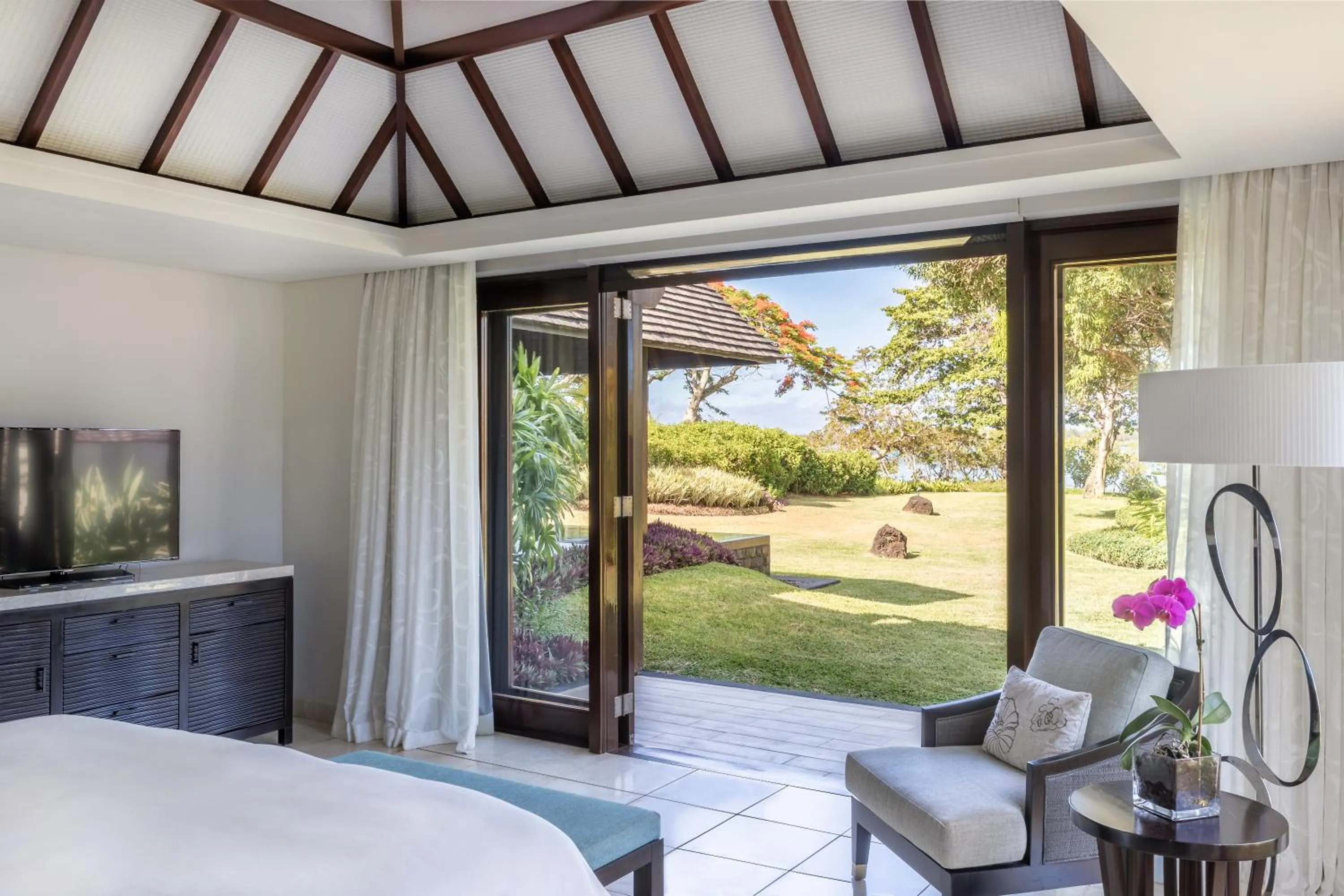 View (from property/room), Bed in Four Seasons Resort Mauritius at Anahita