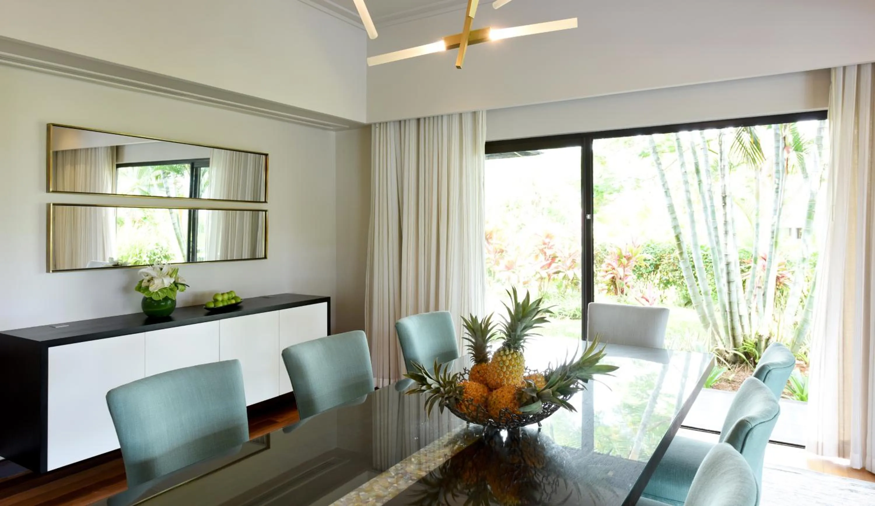 Dining area in Four Seasons Resort Mauritius at Anahita
