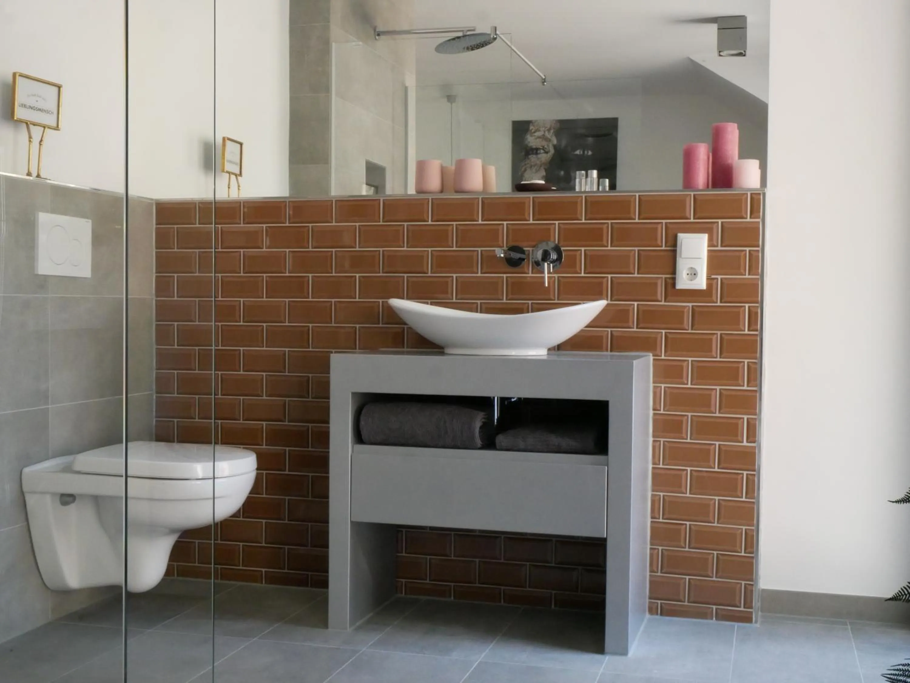 Shower in IchZeit Aparthotel