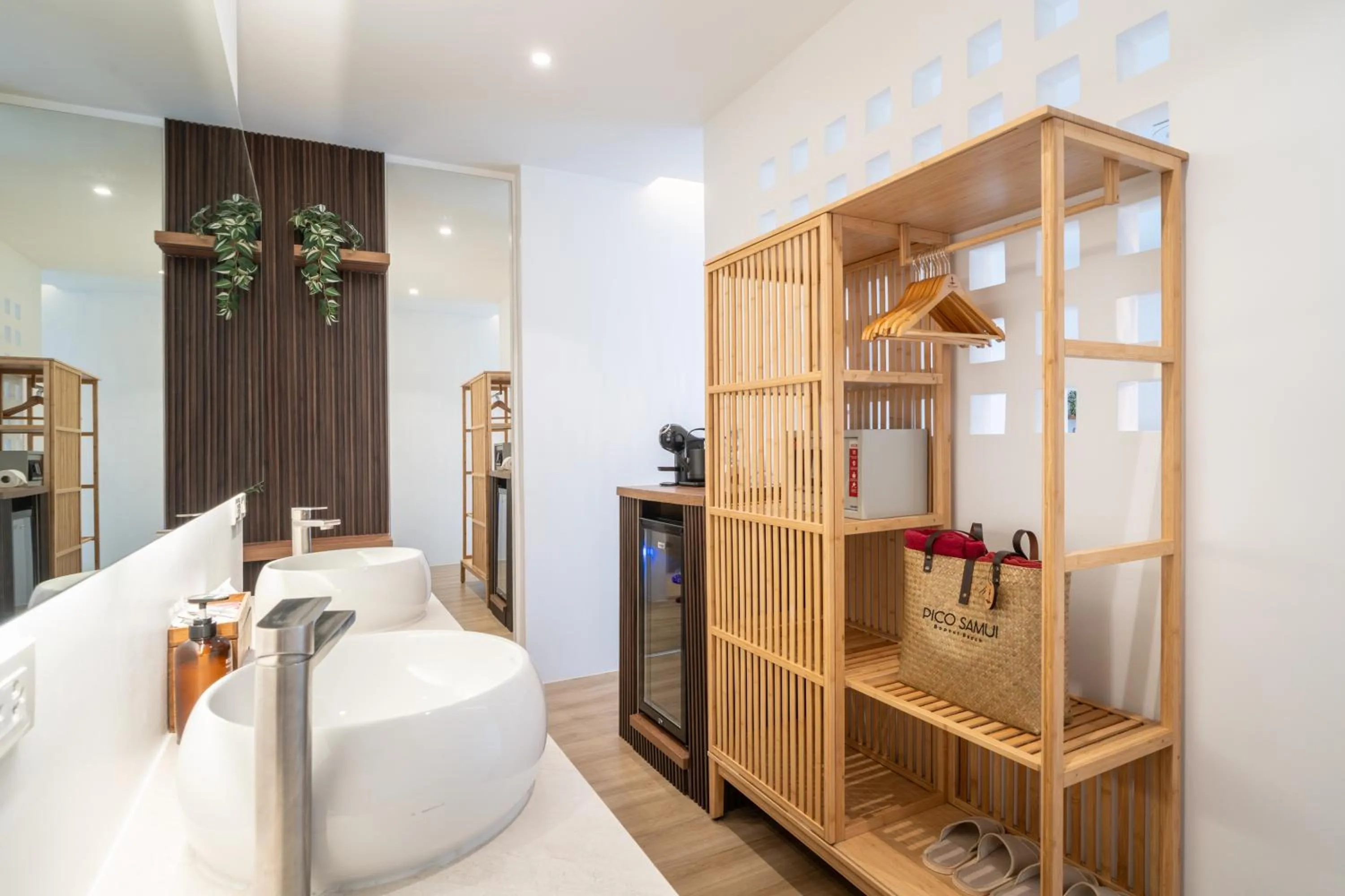 wardrobe in Pico Samui