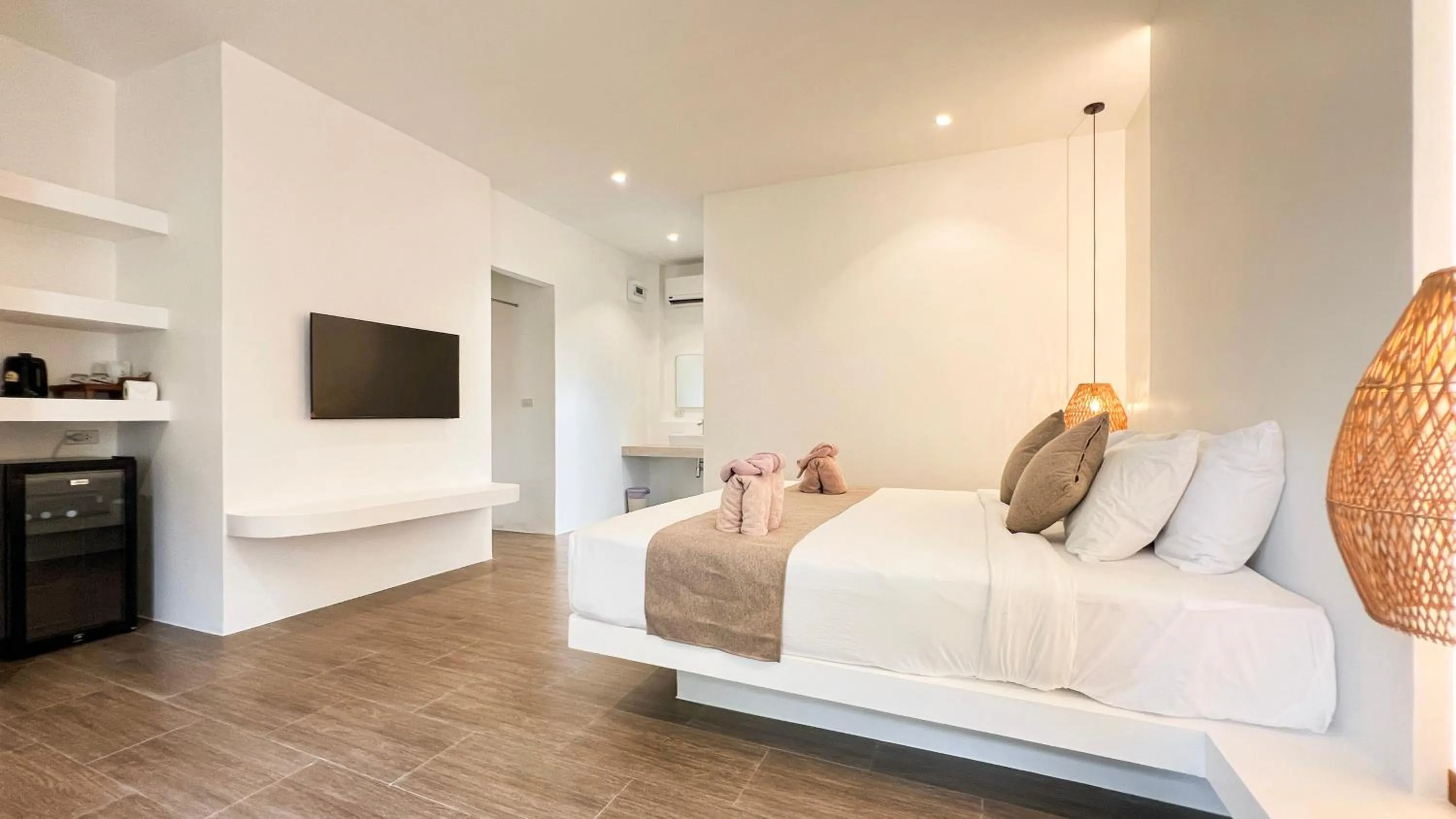 Photo of the whole room, Bed in Pico Samui