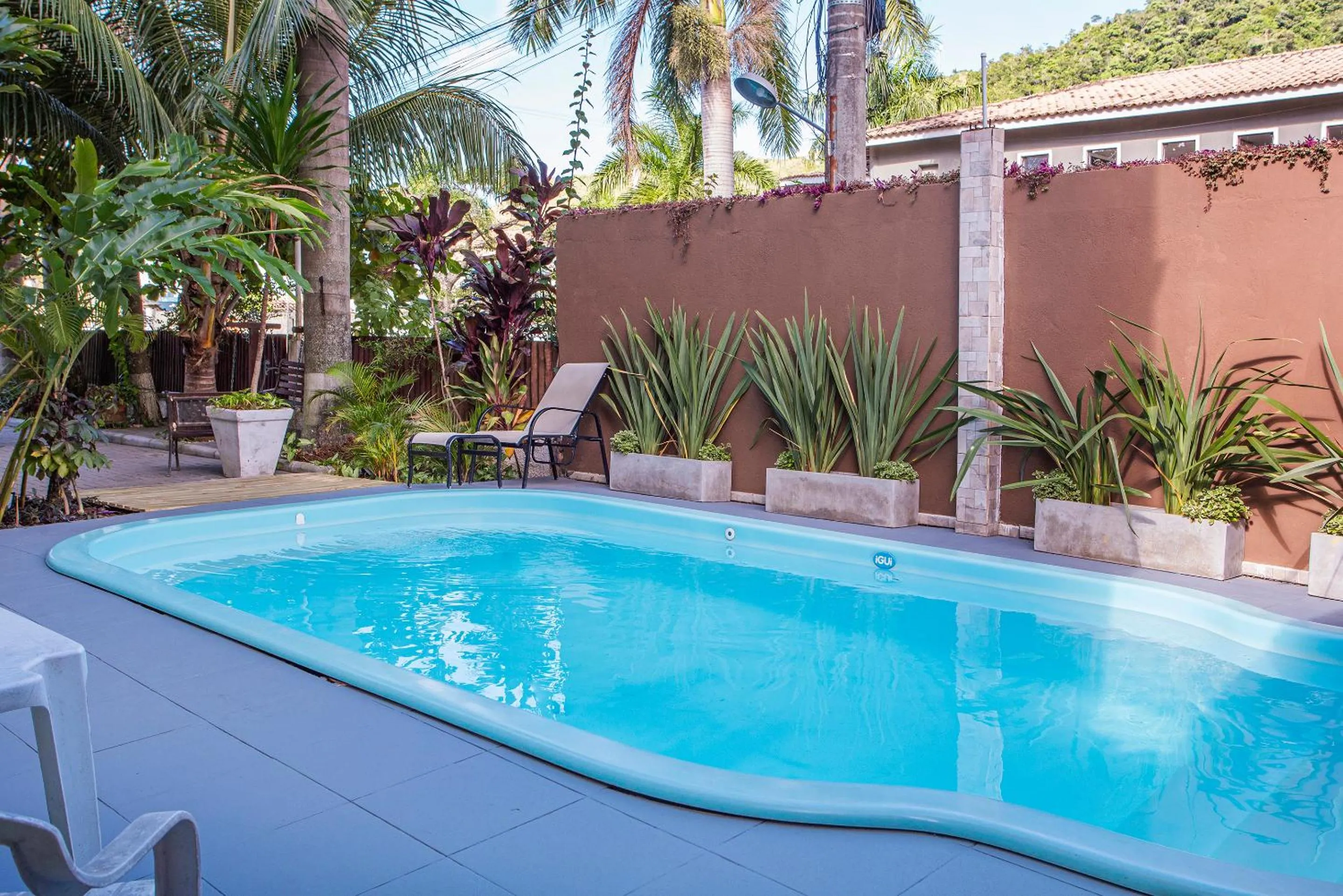 Swimming pool in Pousada Castelinho