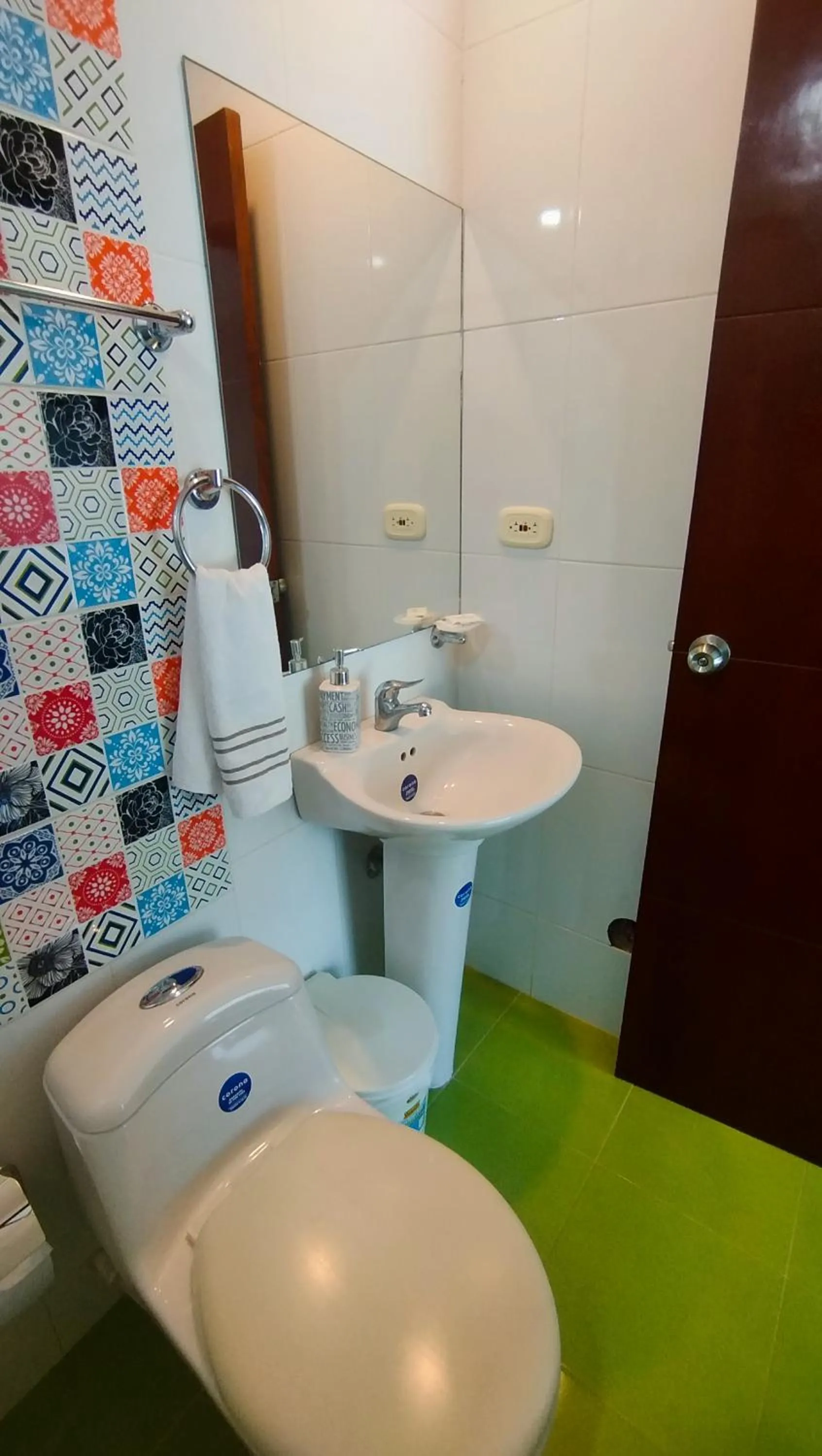 Shower in Casa Luna Hotel