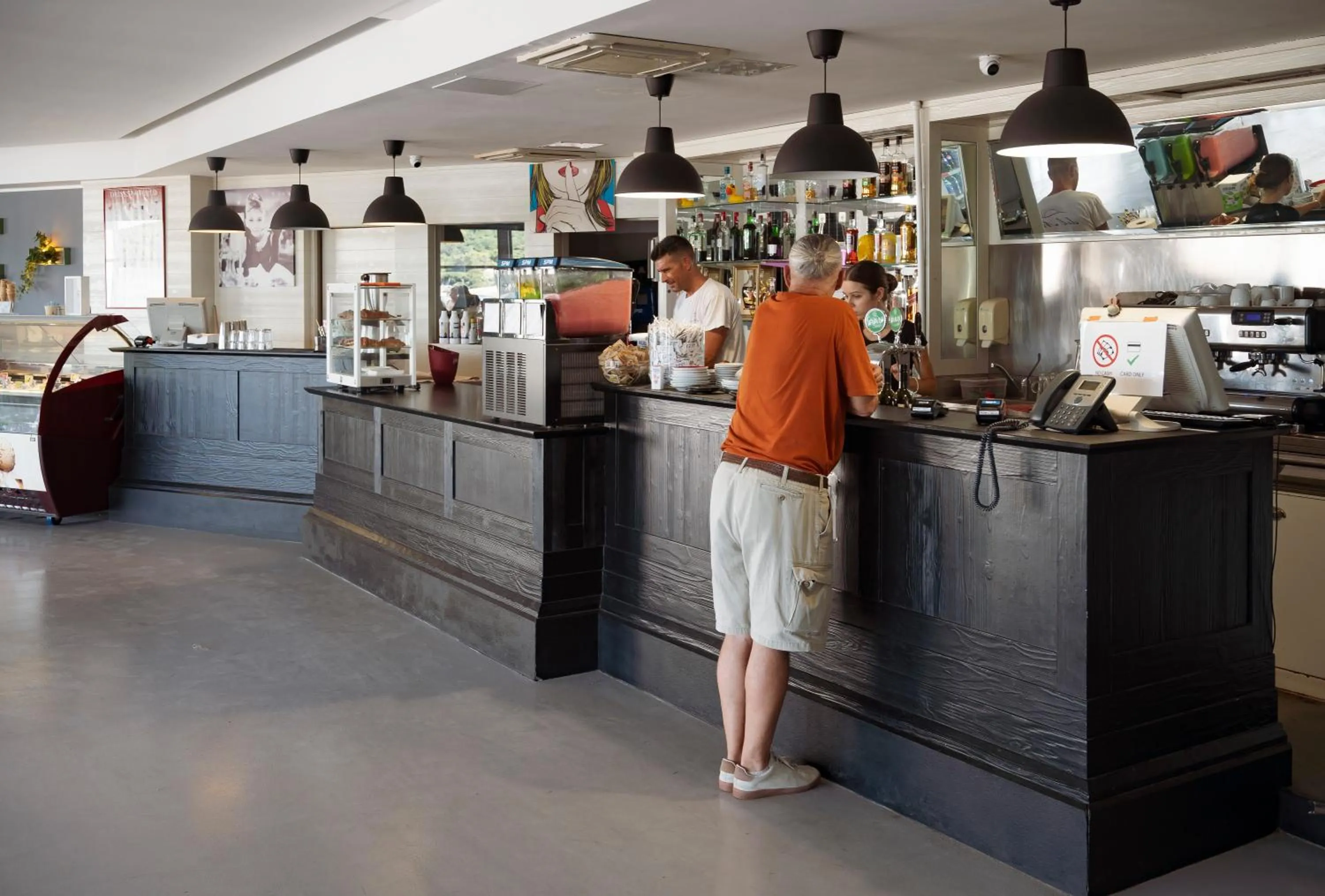 Restaurant/places to eat in Residence Superior Del Mar