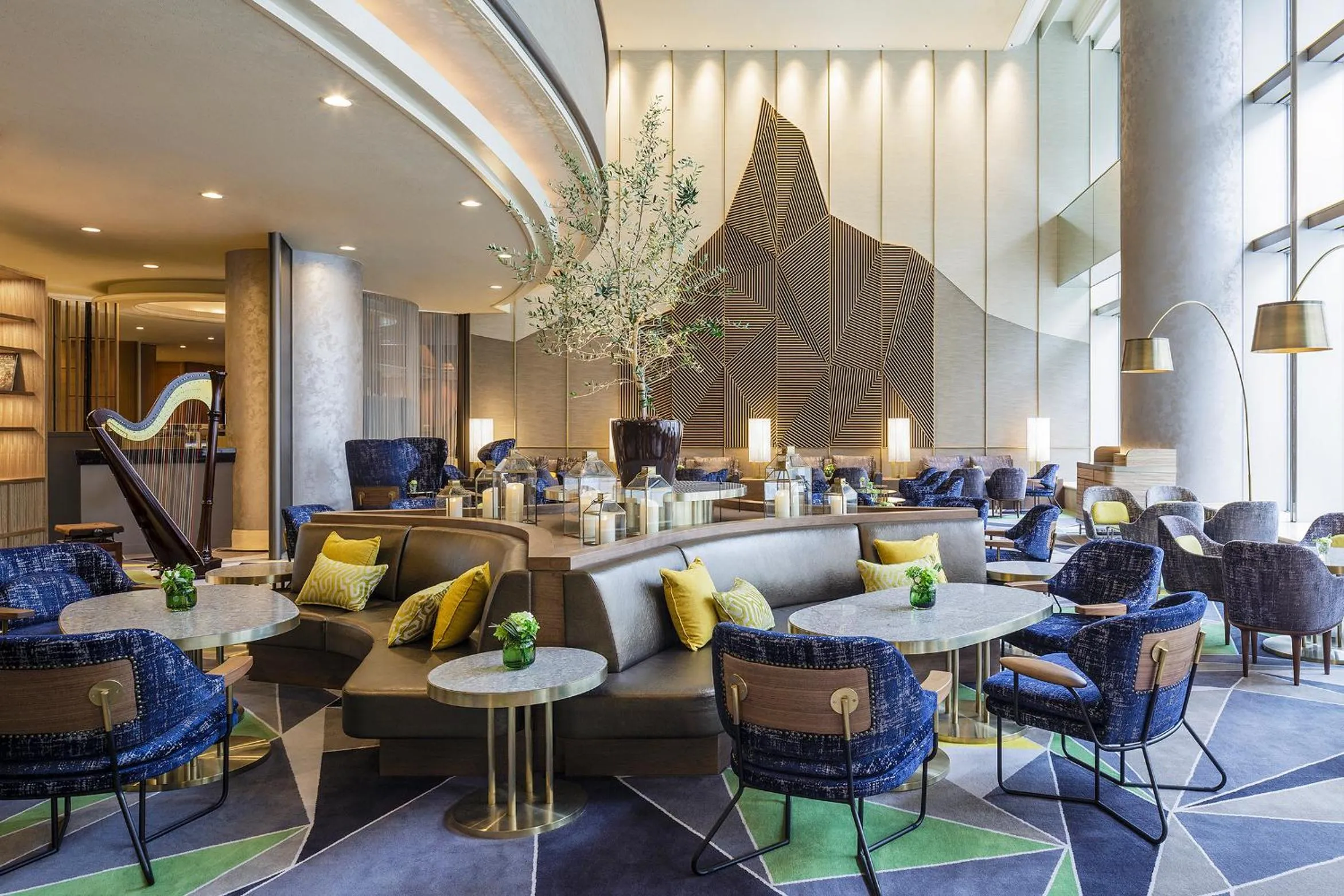 Communal lounge/ TV room in Swissotel Nankai Osaka