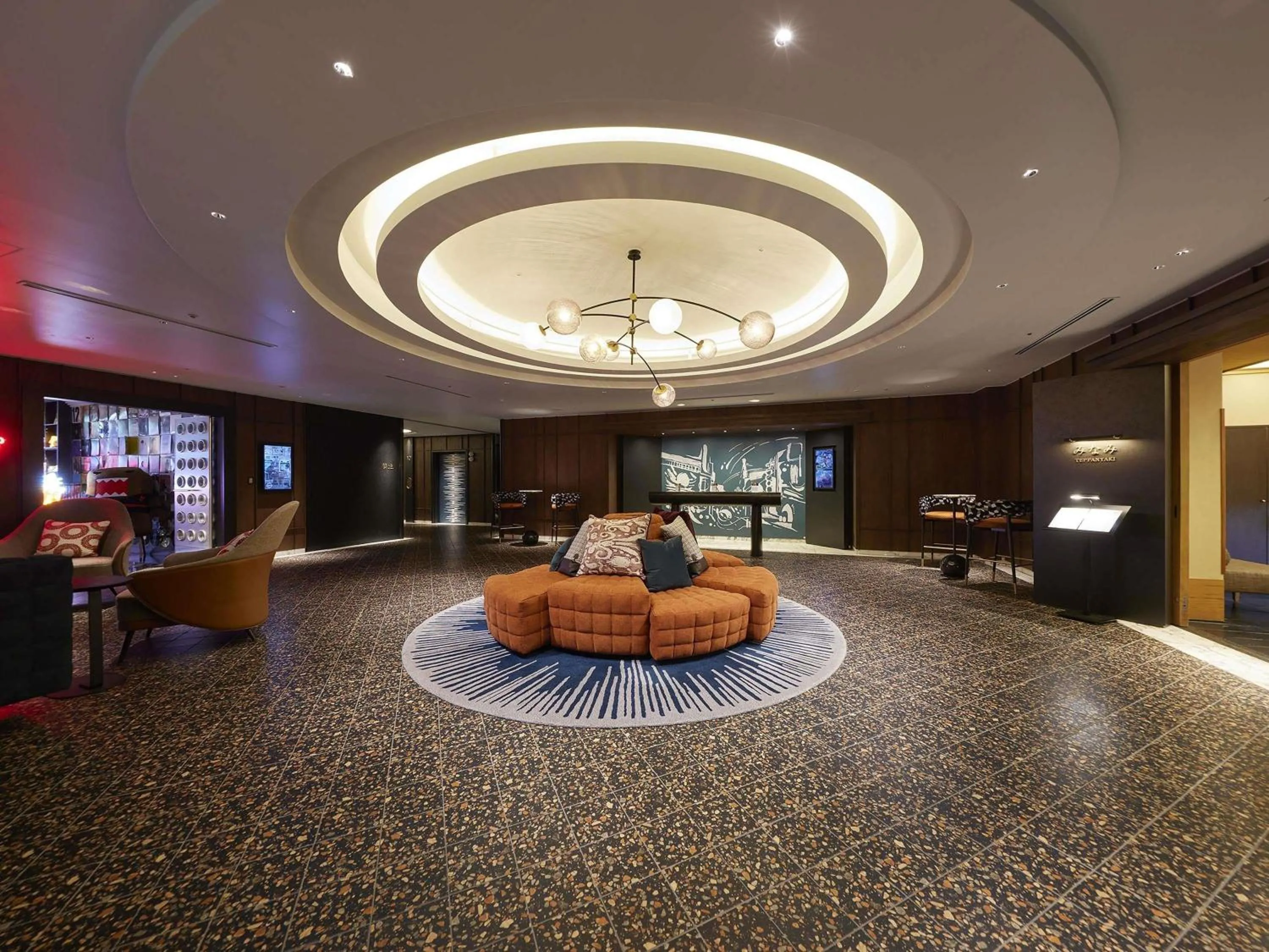 Lounge or bar in Swissotel Nankai Osaka