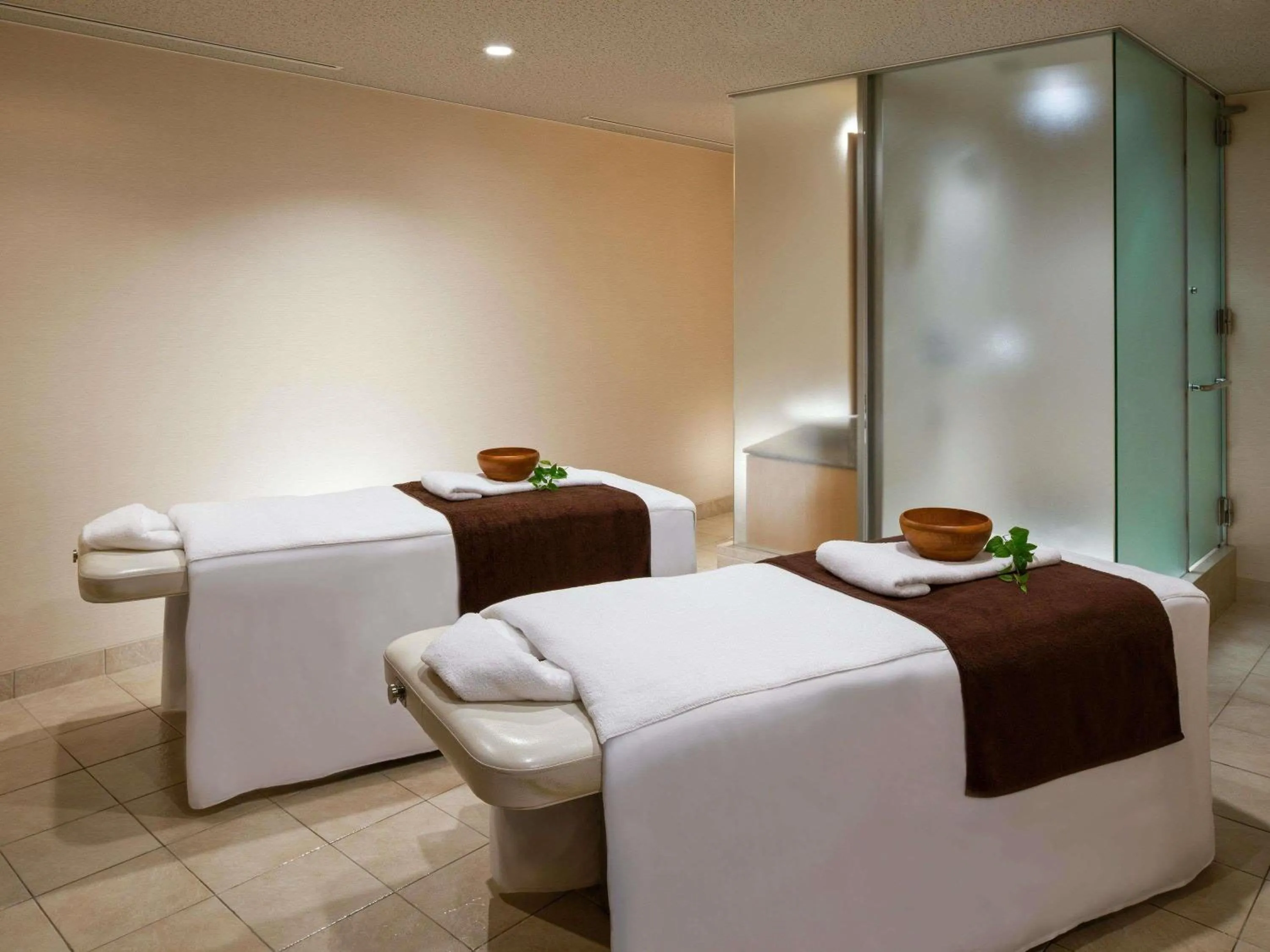 Spa and wellness centre/facilities, Bed in Swissotel Nankai Osaka