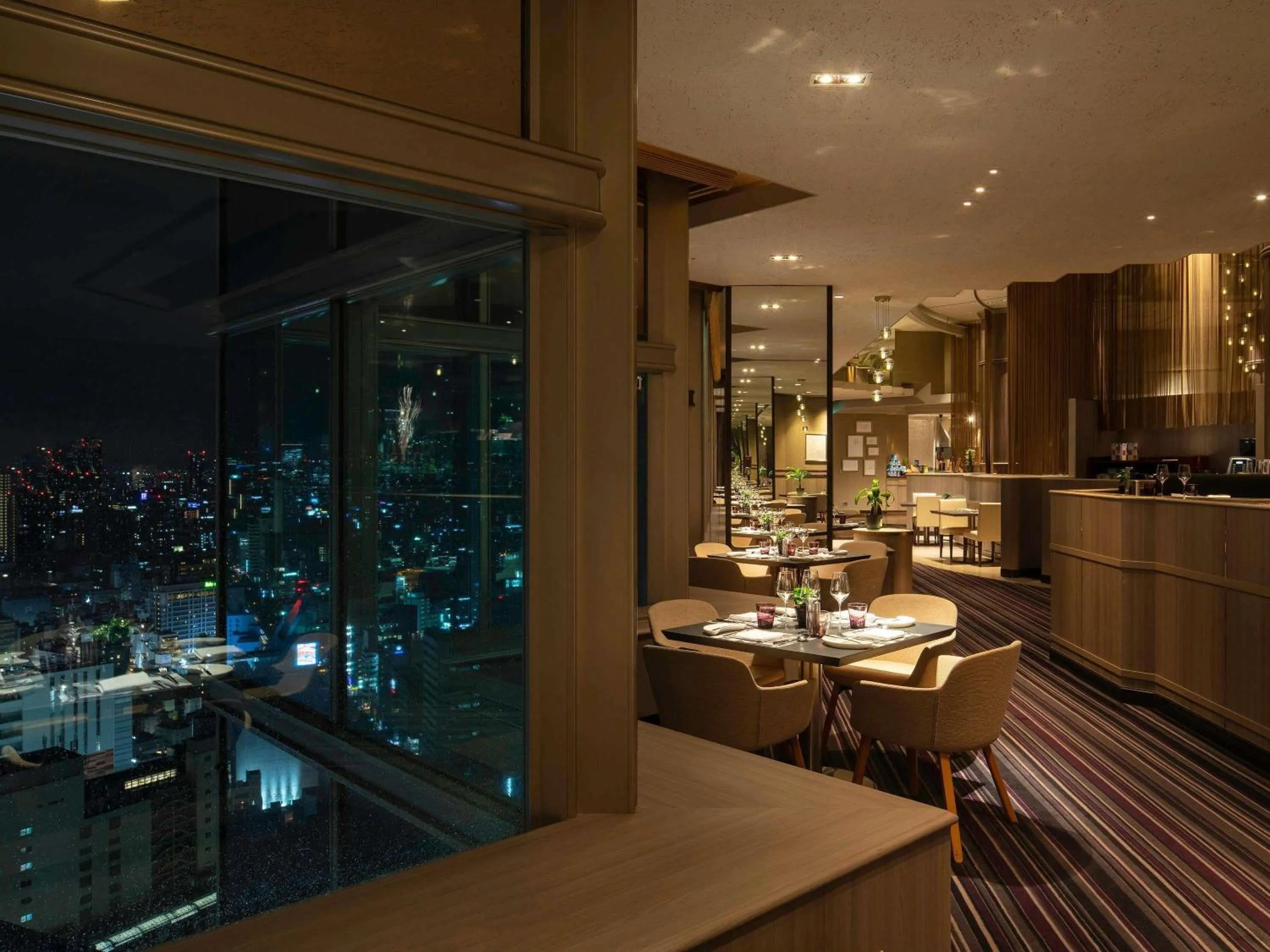 Lounge or bar in Swissotel Nankai Osaka