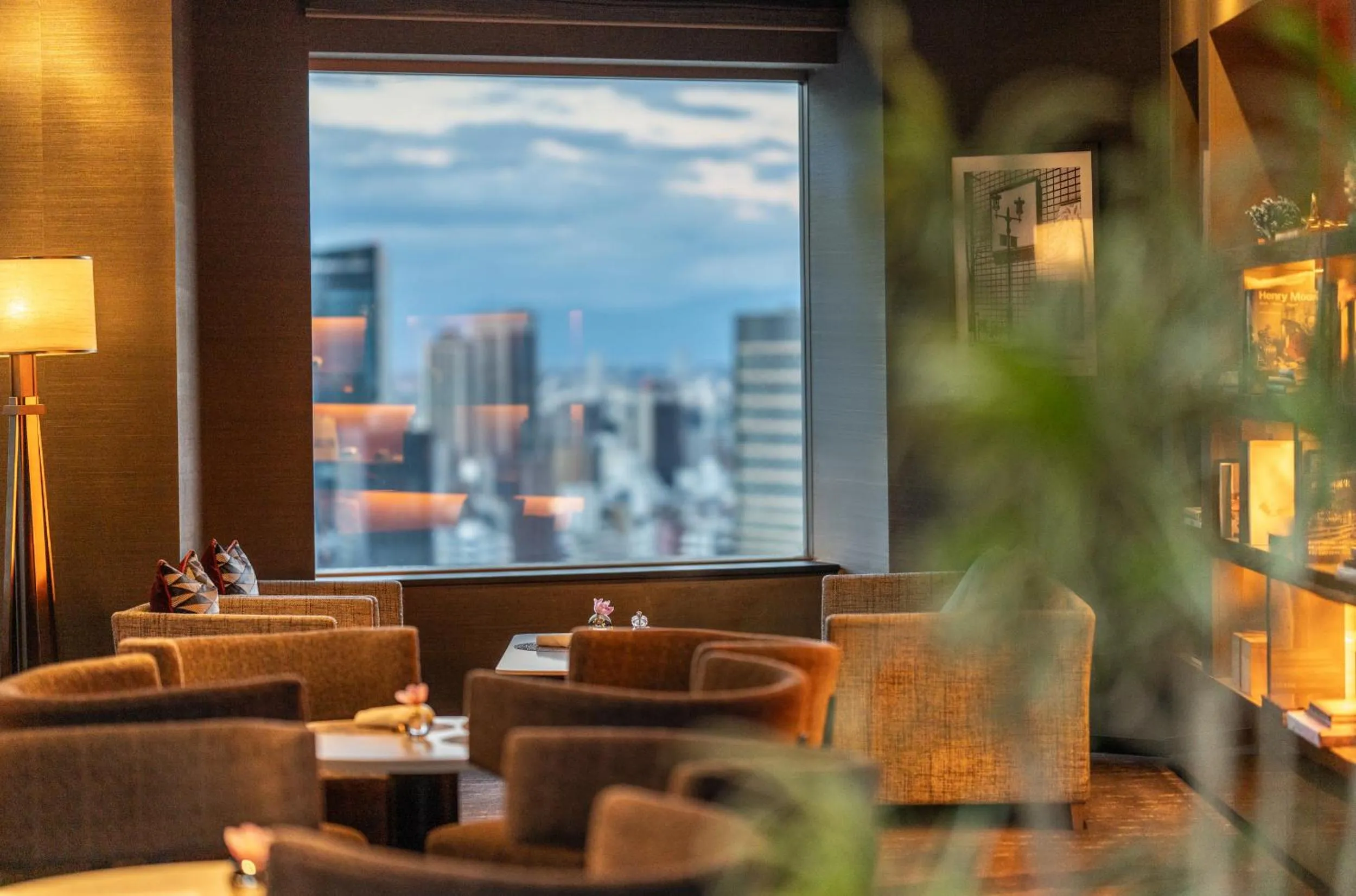 Lounge or bar in ANA InterContinental Tokyo by IHG