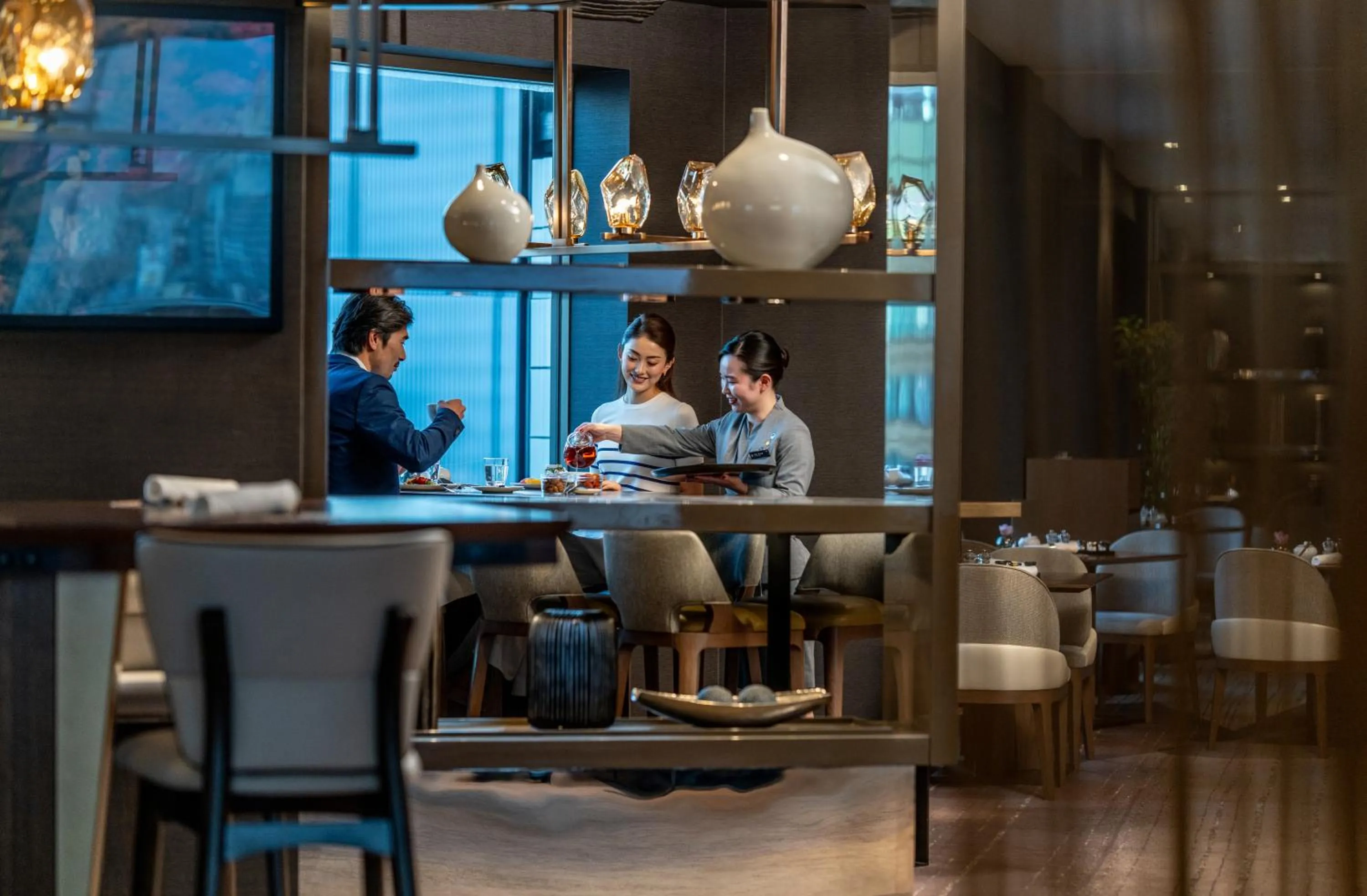 Lounge or bar in ANA InterContinental Tokyo by IHG