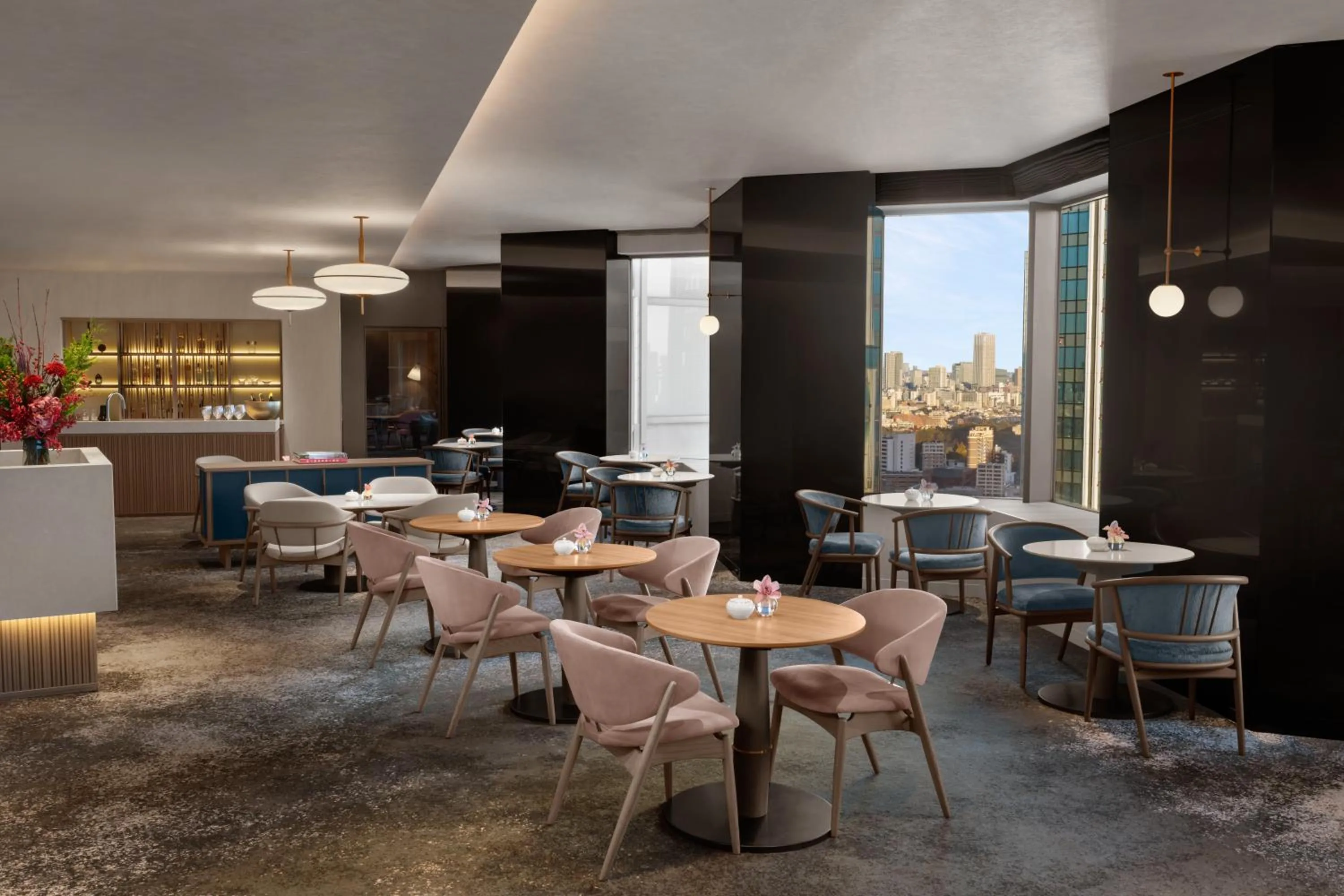 Lounge or bar in ANA InterContinental Tokyo by IHG