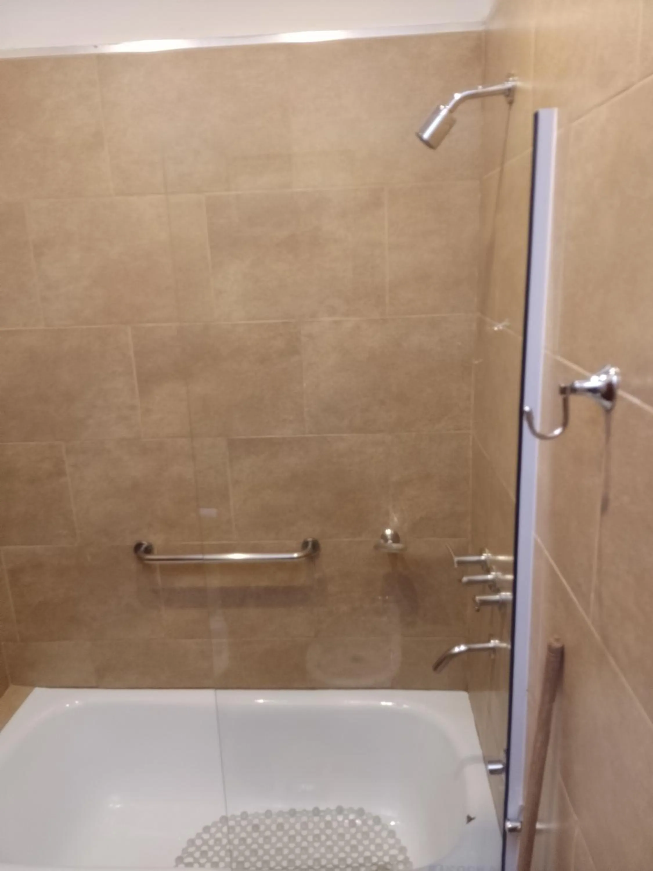 Shower in Hotel Residencial España