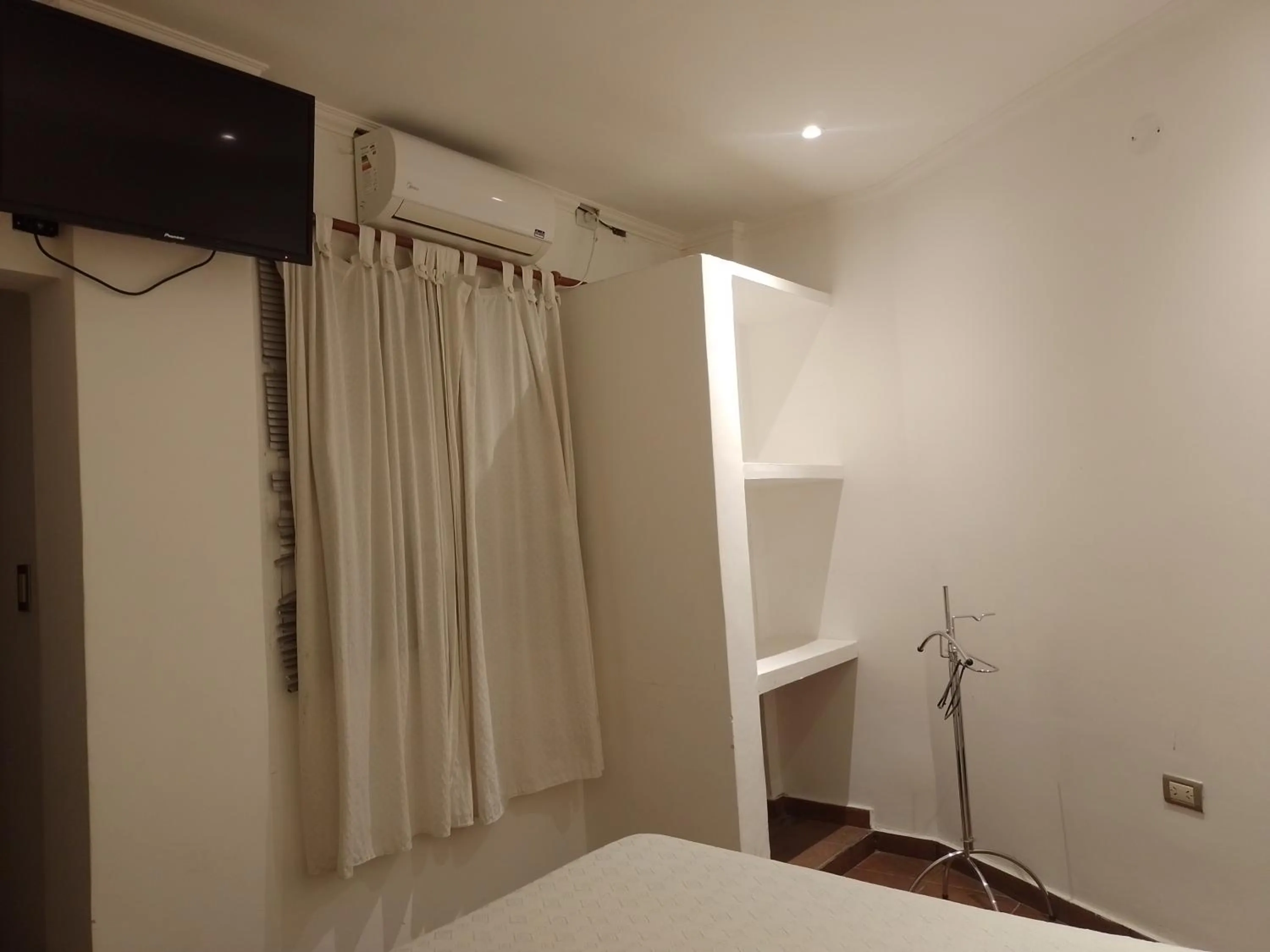 TV and multimedia, Bed in Hotel Residencial España