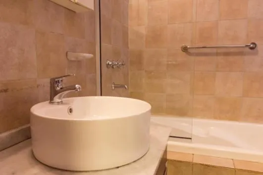 Shower in Hotel Residencial España