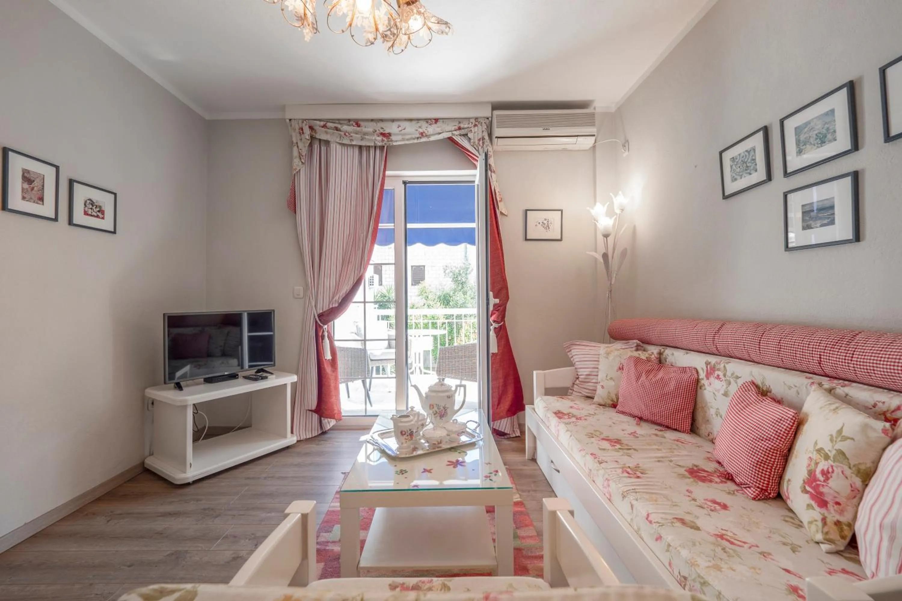 TV and multimedia in Marinero Apartments