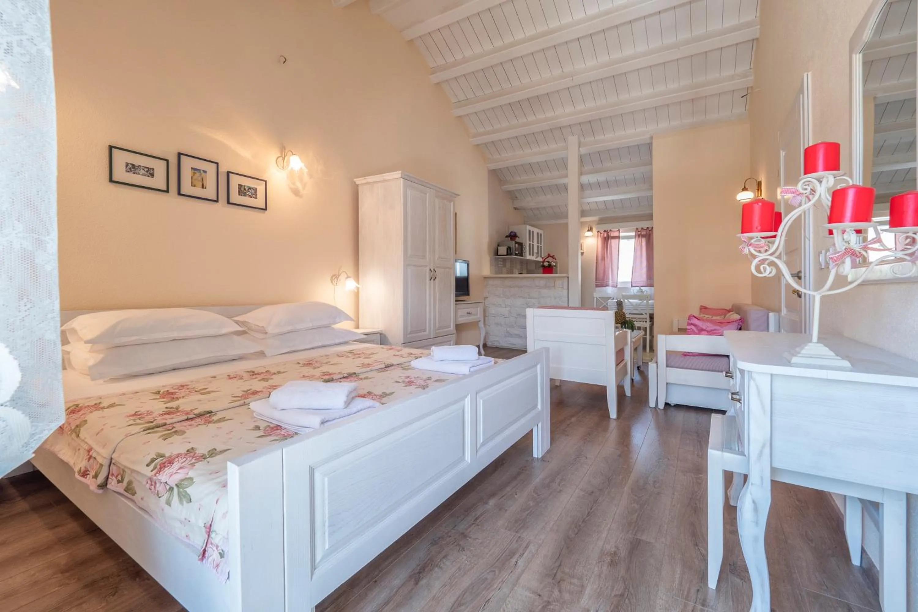 Living room, Bed in Marinero Apartments